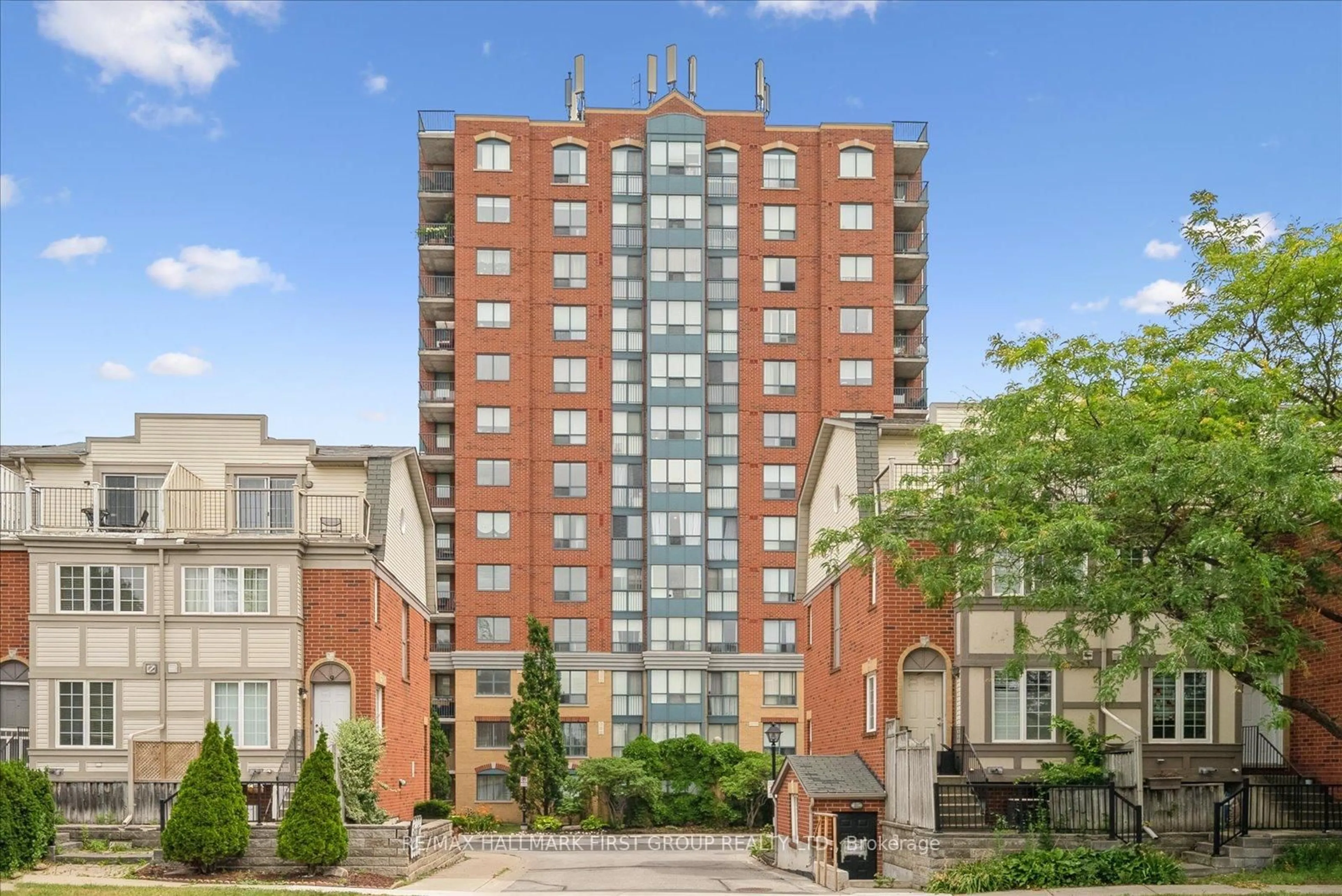 Patio, building for 1625 Pickering Pkwy #204, Pickering Ontario L1V 6Z6