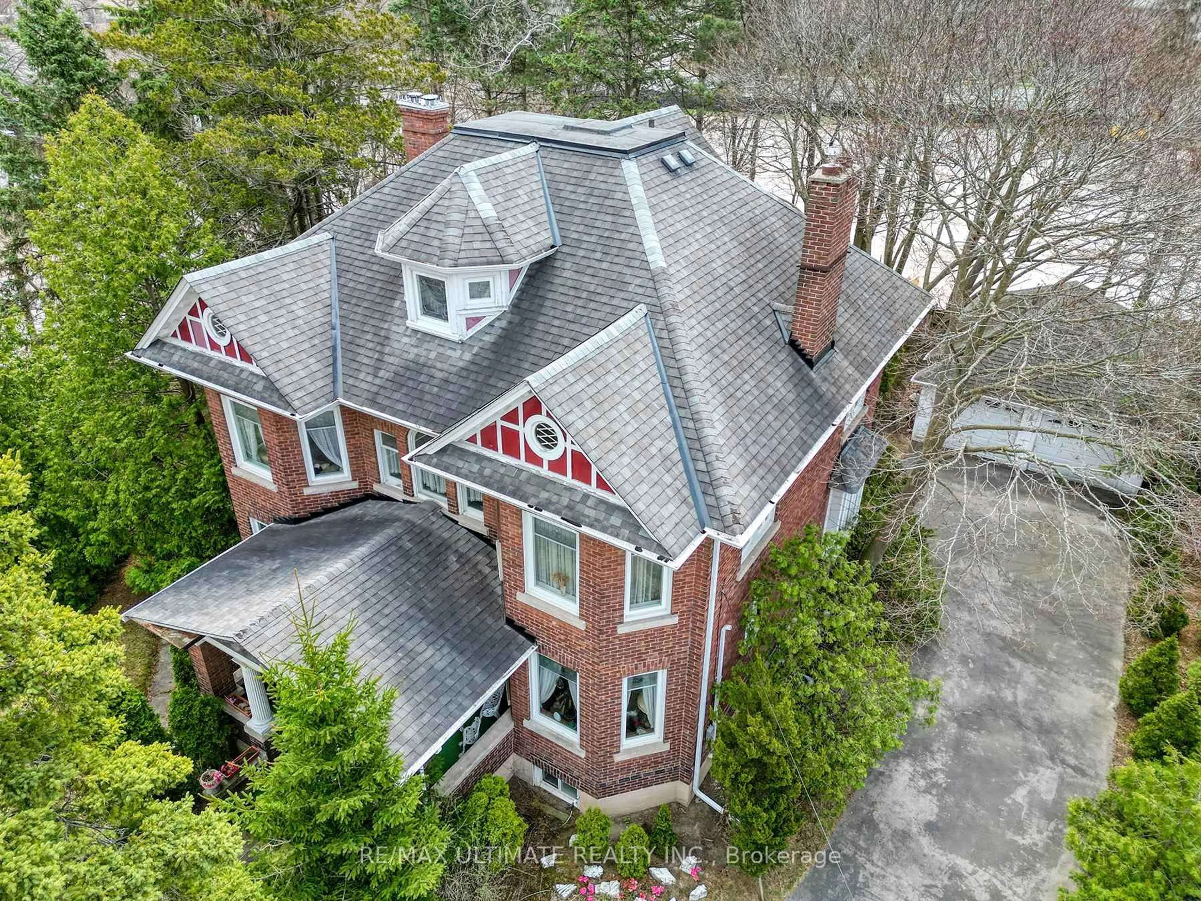 A pic from outside/outdoor area/front of a property/back of a property/a pic from drone, building for 456 Manse Rd, Toronto Ontario M1E 3V8