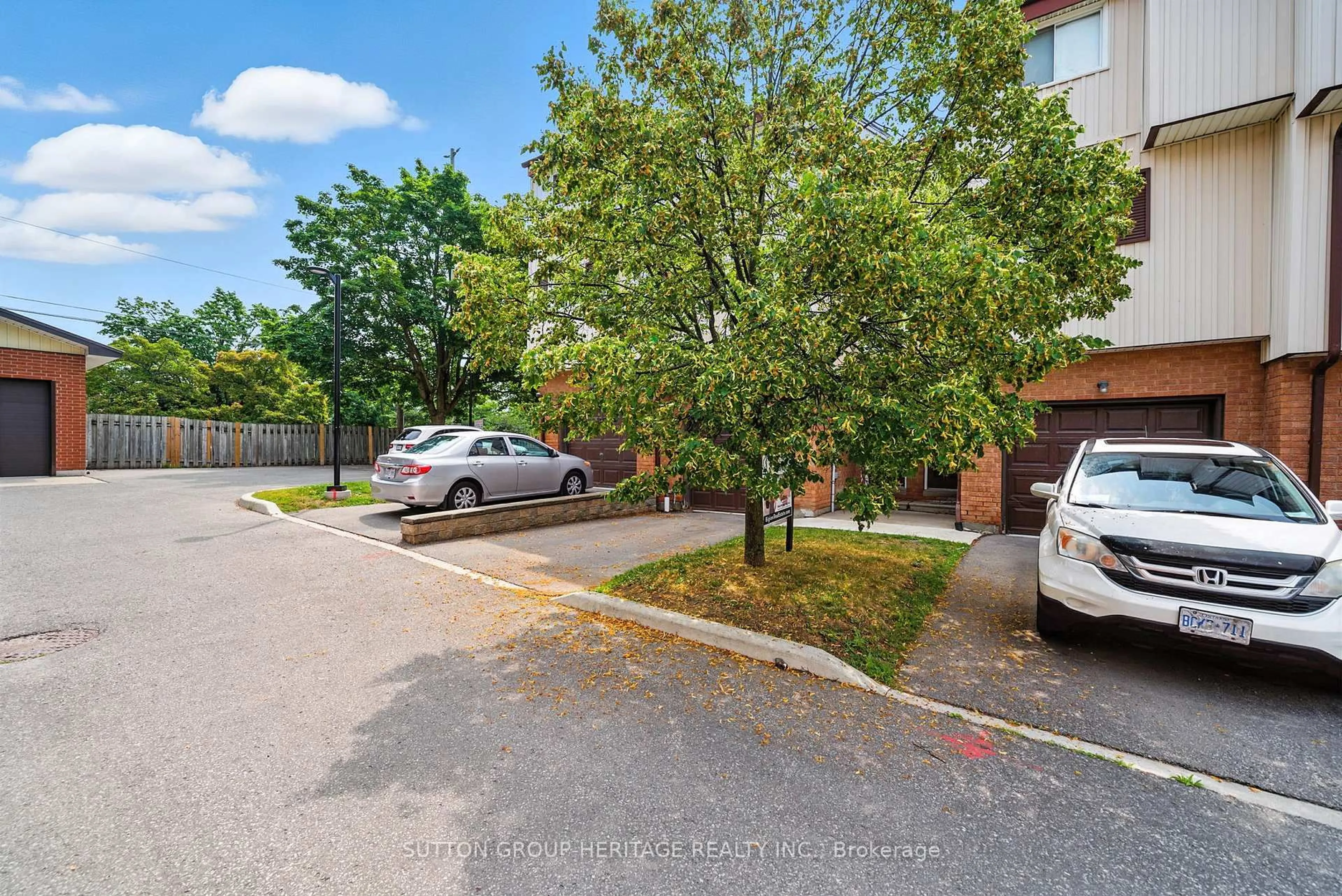 A pic from outside/outdoor area/front of a property/back of a property/a pic from drone, street for 601 Galahad Dr #29, Oshawa Ontario L1K 1L9