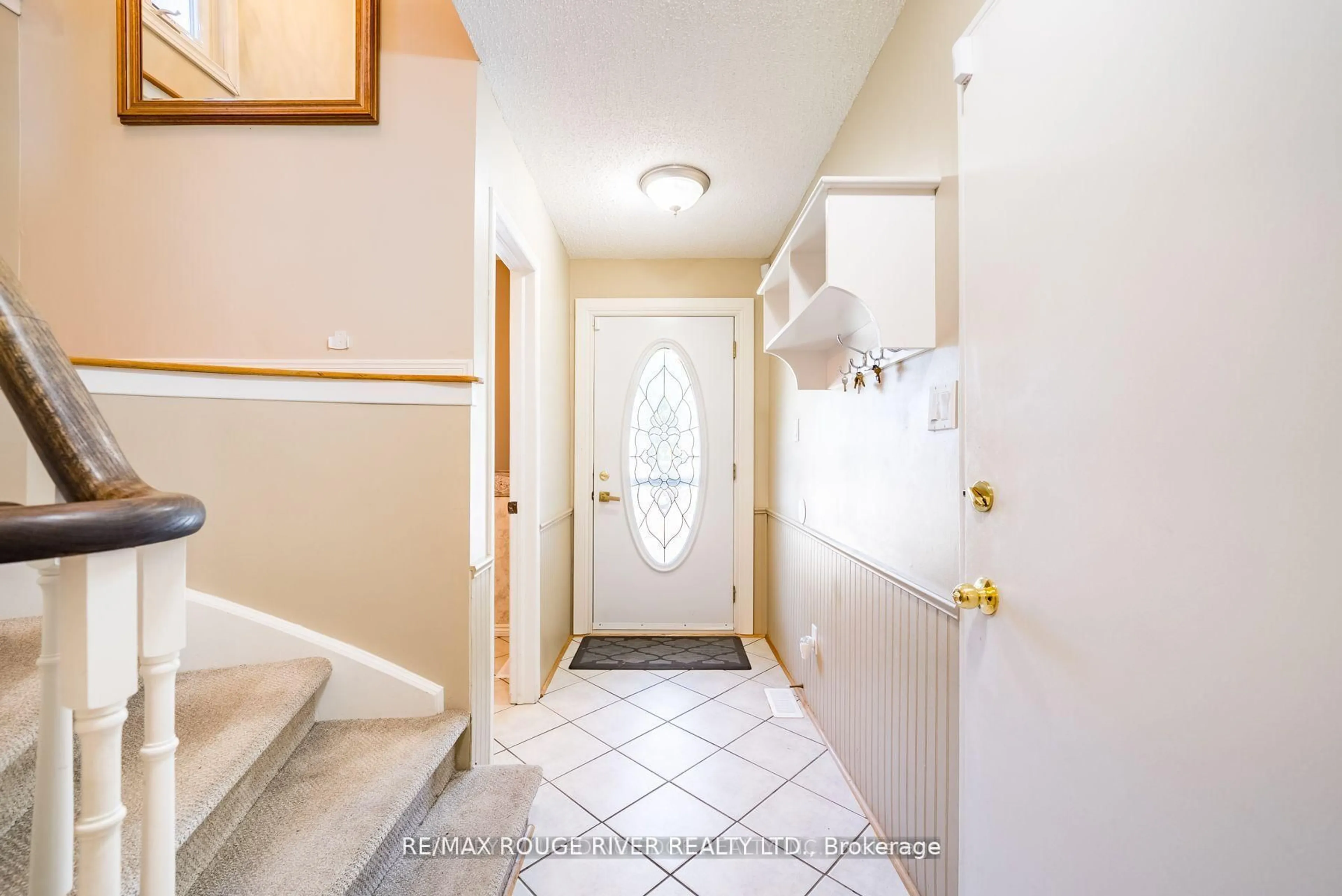 Unknown for 880 Castlegrove Ave, Oshawa Ontario L1J 7Y4