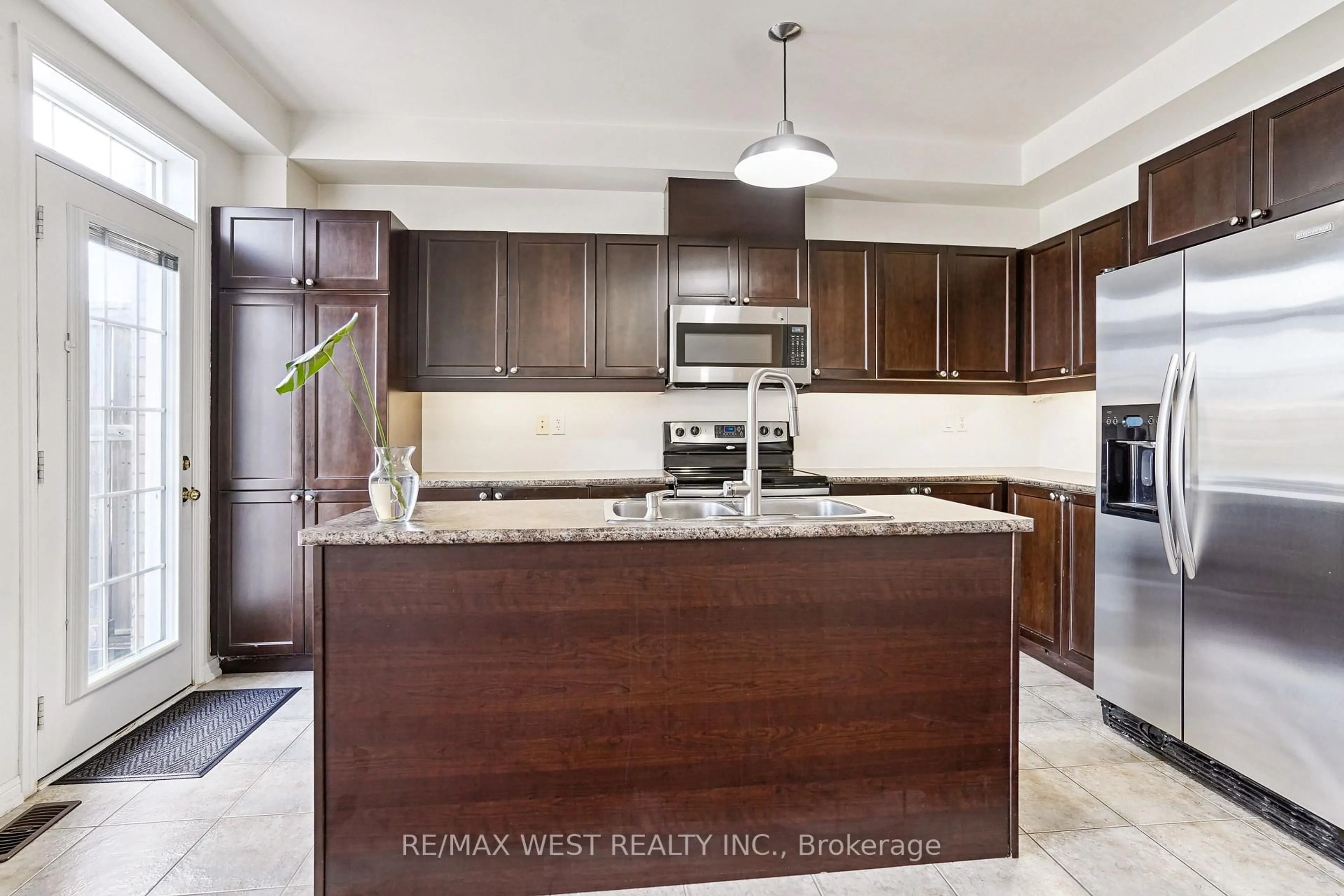 Open concept kitchen, ceramic/tile floor for 99 Barkdale Way, Whitby Ontario L1N 0G1