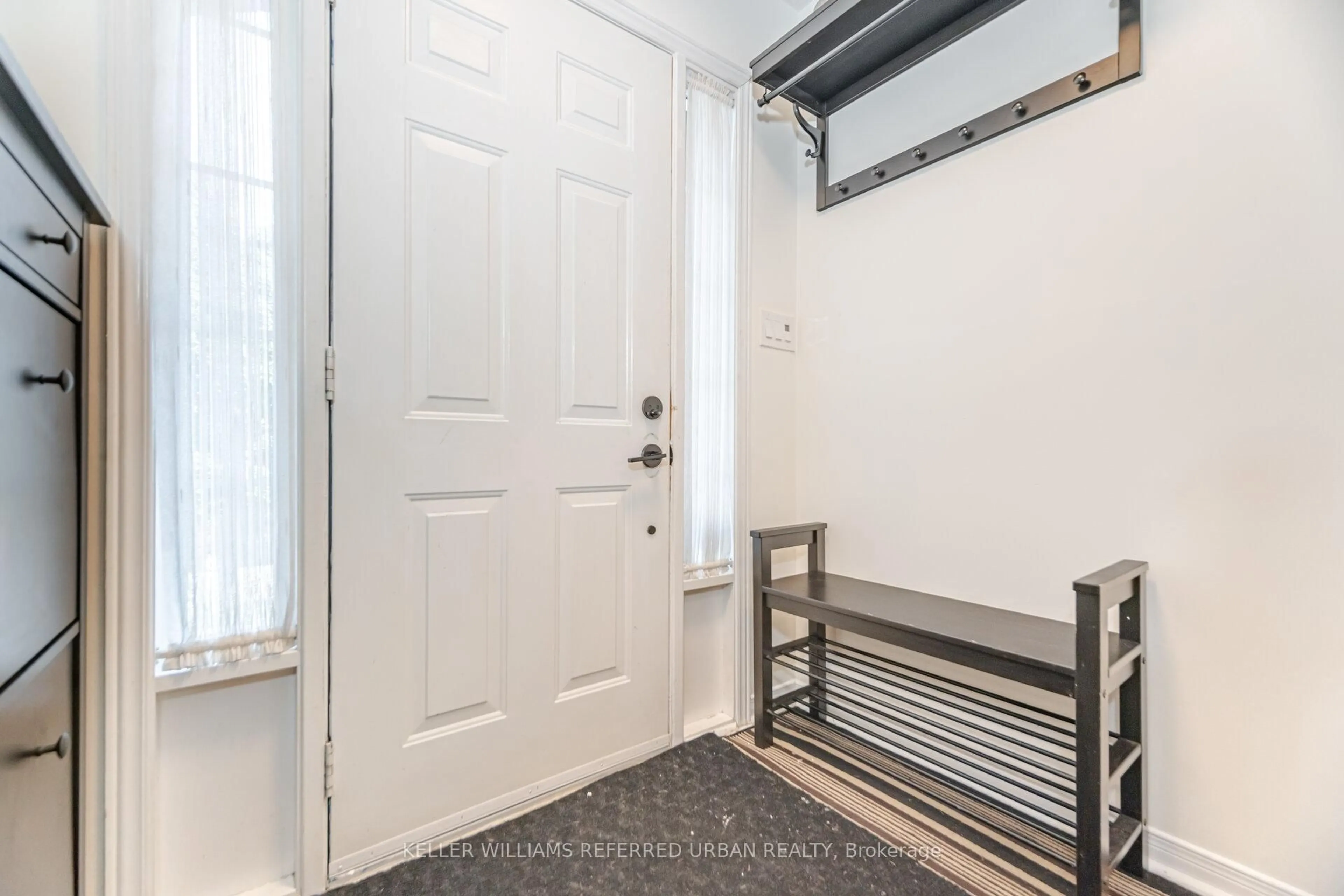 Indoor entryway for 62 Lakeridge Dr, Toronto Ontario M1C 5E2