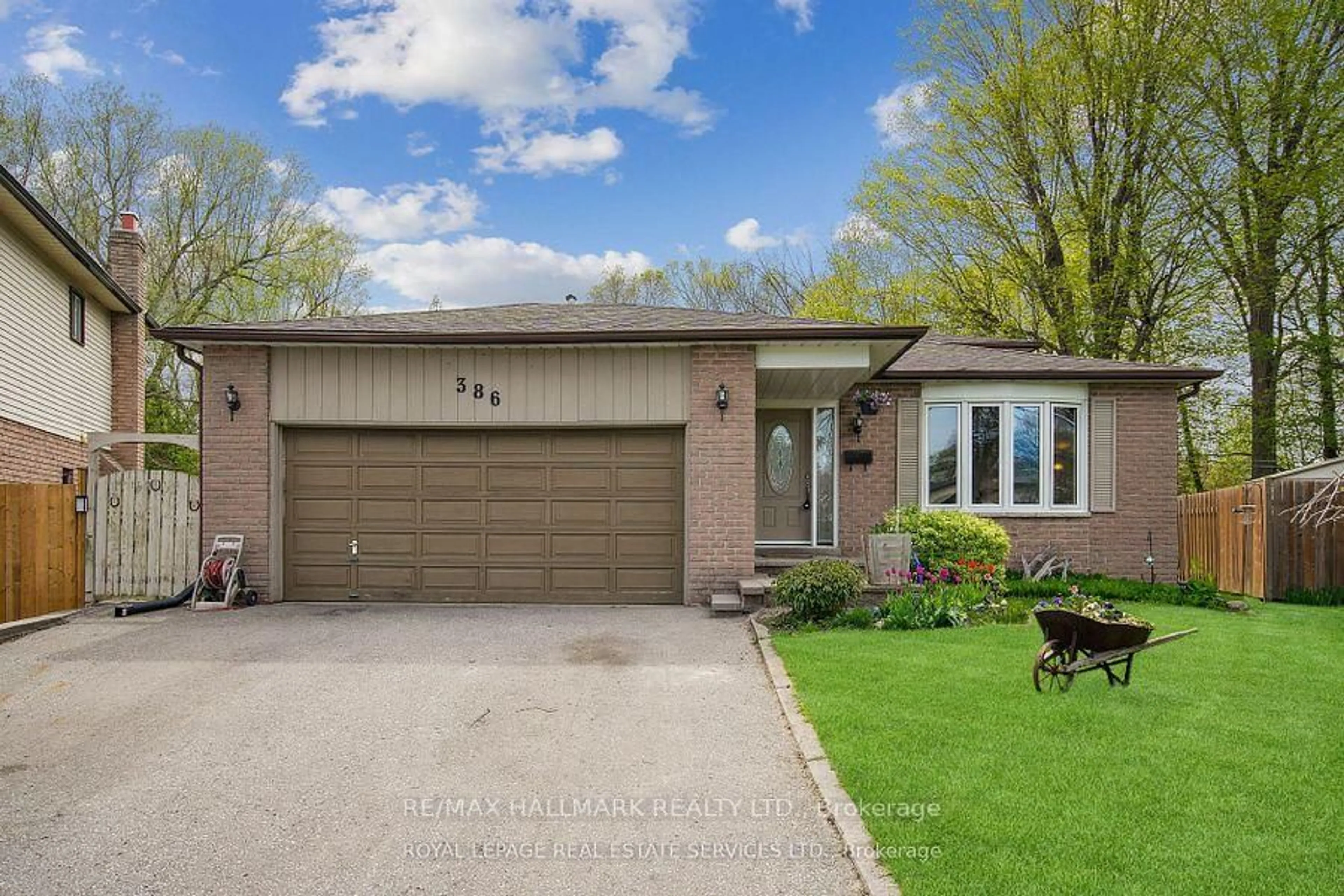 Home with brick exterior material, street for 386 Grange Crt, Oshawa Ontario L1G 7J1