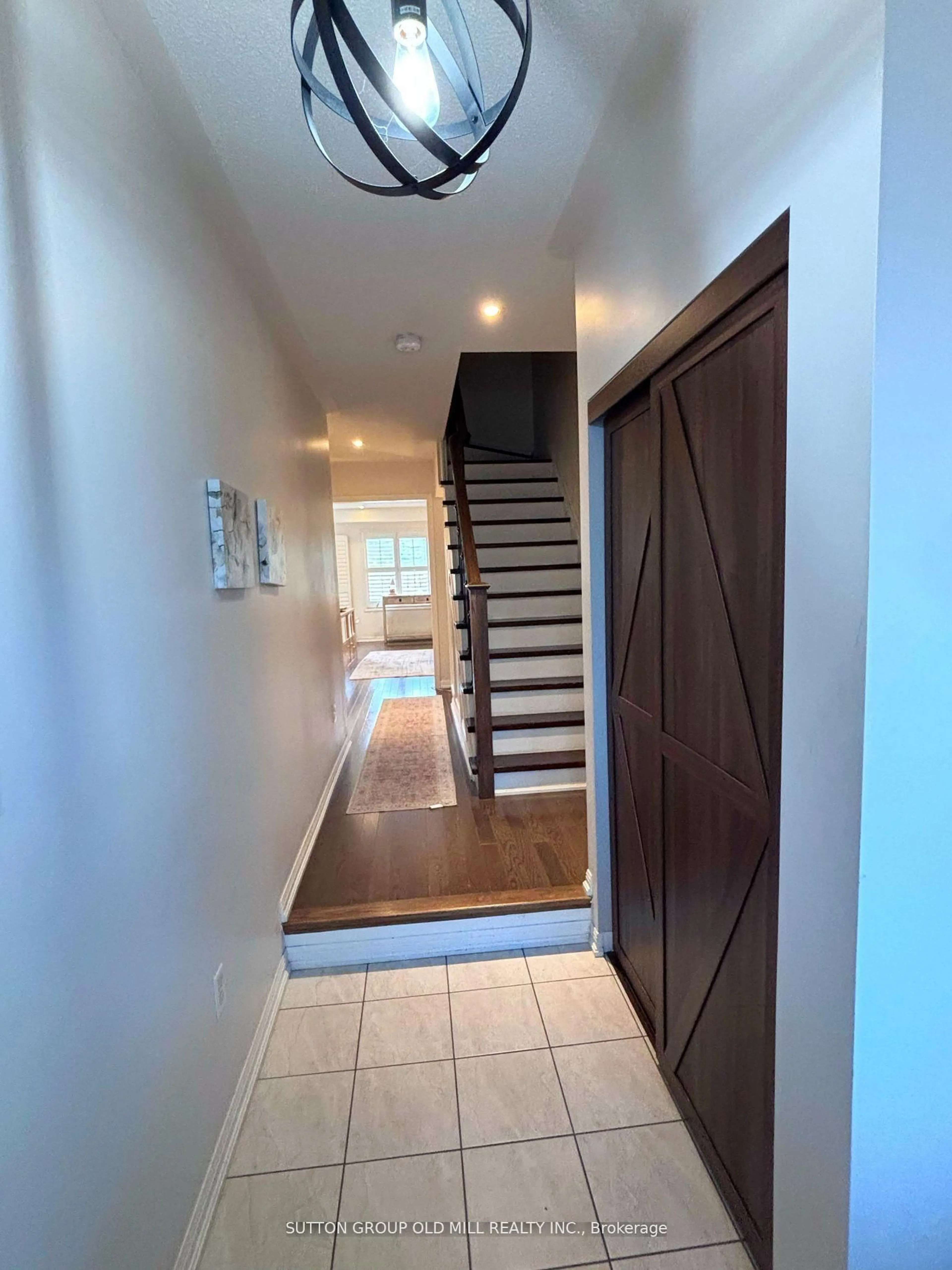 Indoor entryway for 78 Autumn Harvest Rd, Clarington Ontario L1C 0K7