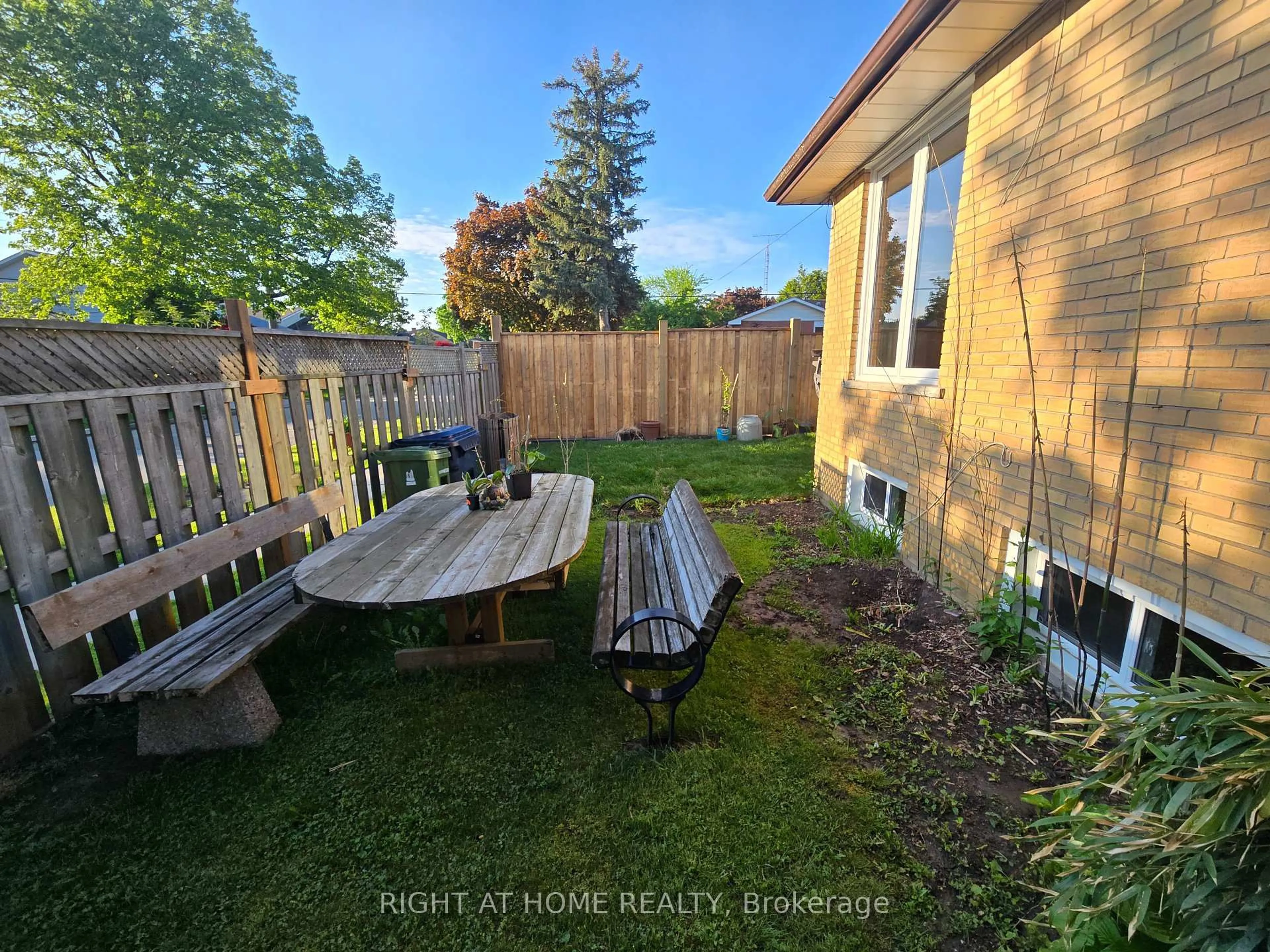 A pic from outside/outdoor area/front of a property/back of a property/a pic from drone, unknown for 2 Emmeline Cres, Toronto Ontario M1S 1L2