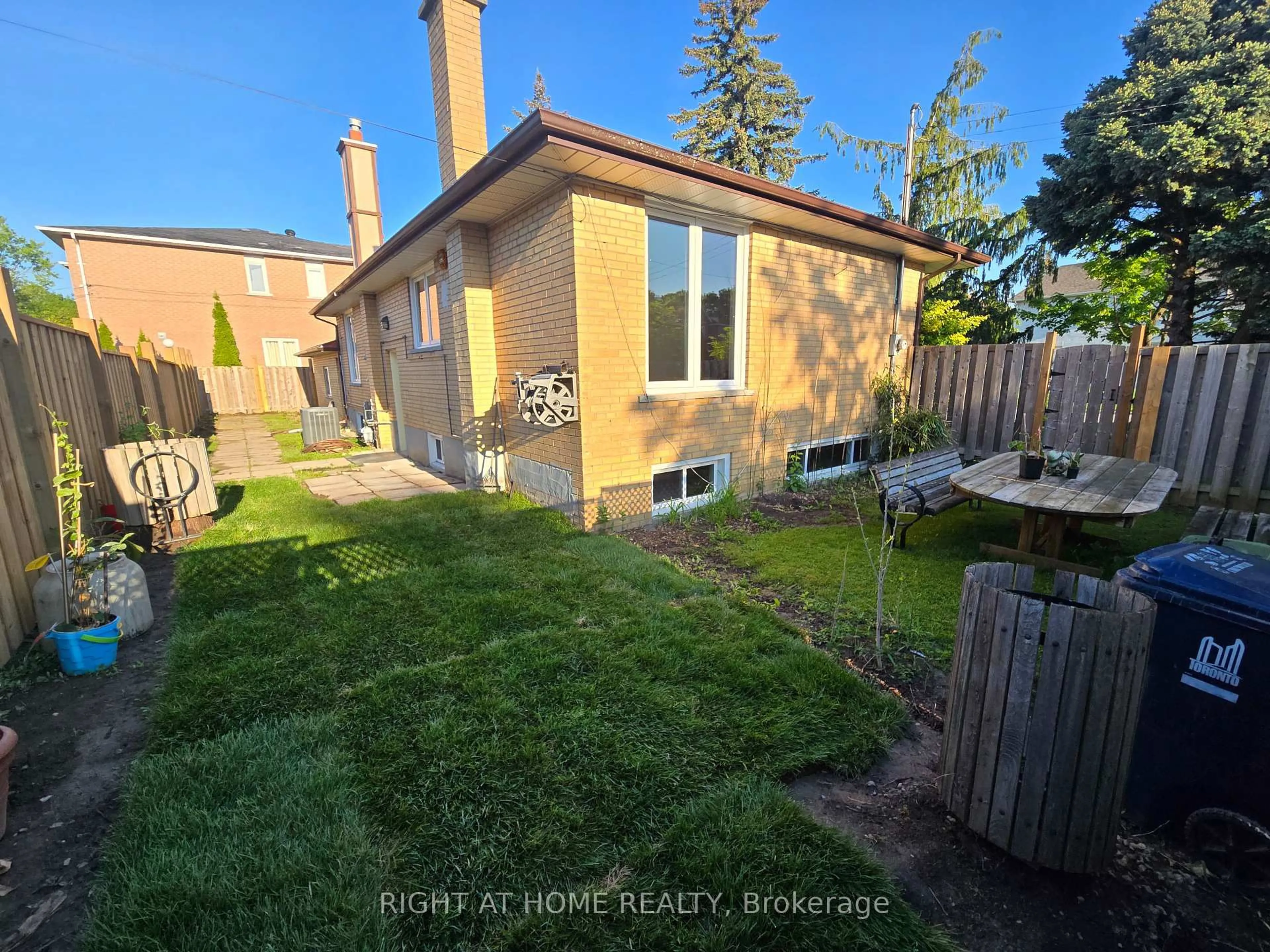A pic from outside/outdoor area/front of a property/back of a property/a pic from drone, street for 2 Emmeline Cres, Toronto Ontario M1S 1L2