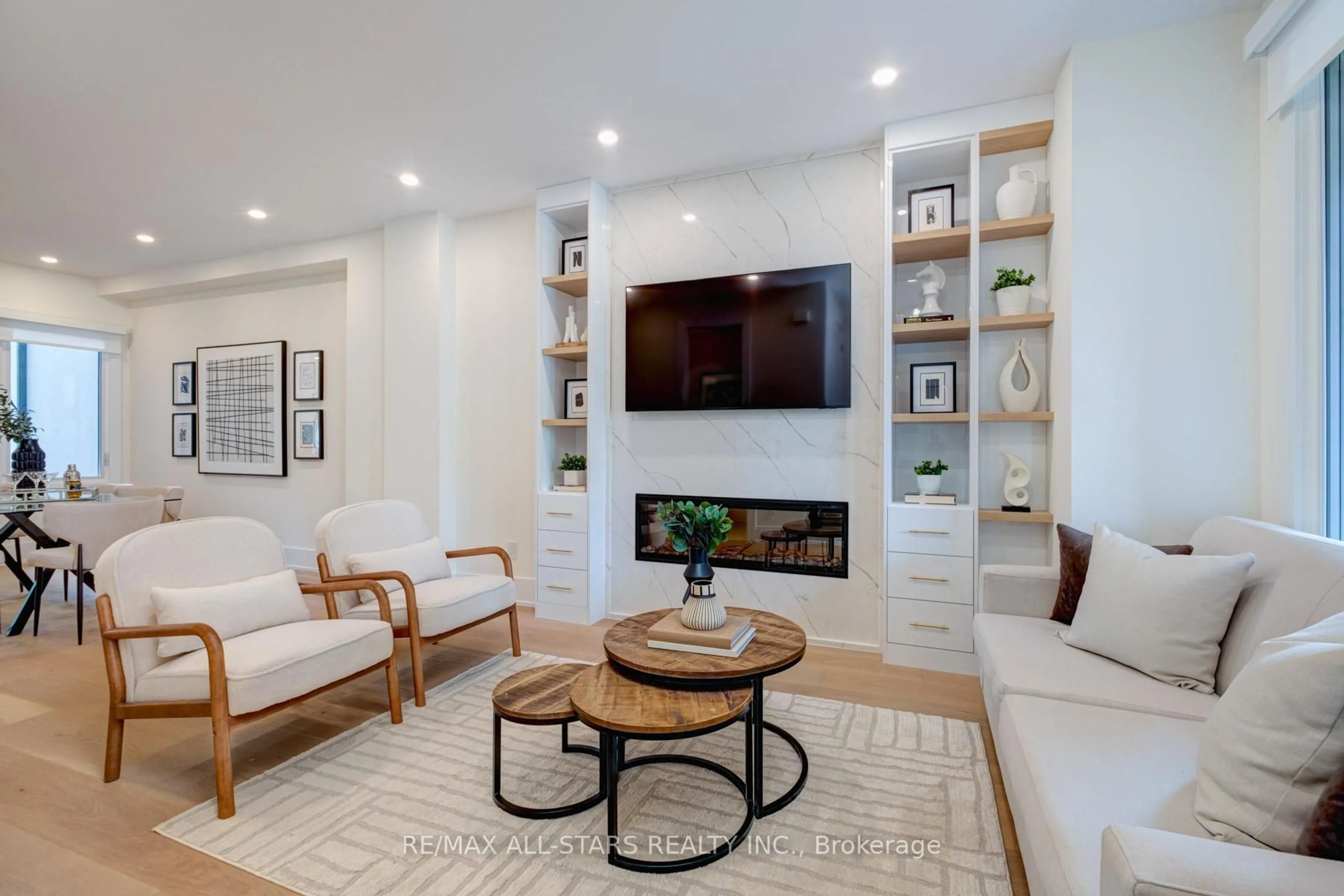 Living room with furniture, unknown for 5B kimberley Ave, Toronto Ontario M4E 2Z3