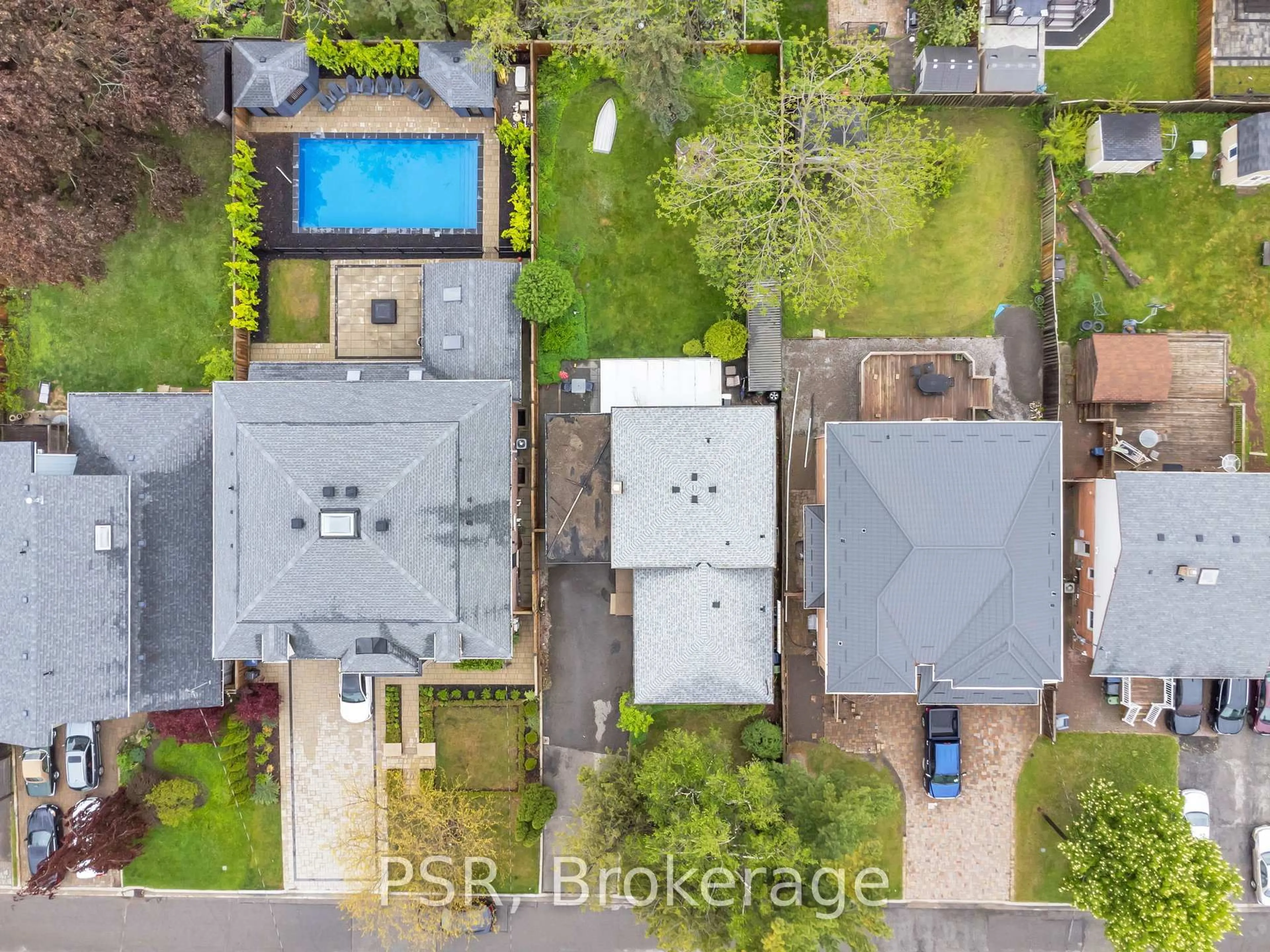 A pic from outside/outdoor area/front of a property/back of a property/a pic from drone, street for 42 Scarboro Ave, Toronto Ontario M1C 1M3
