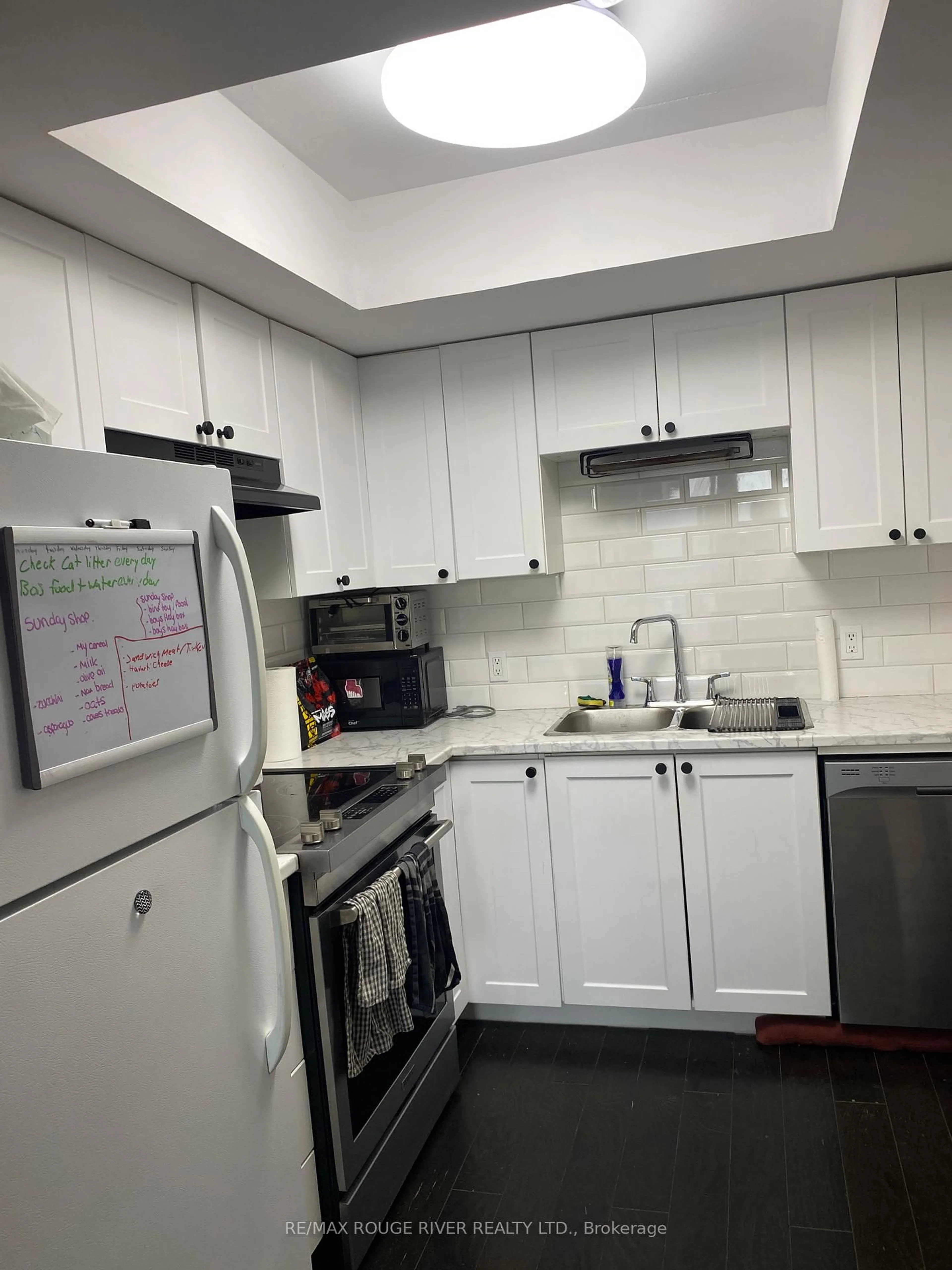Standard kitchen, unknown for 144 Queen St #503, Clarington Ontario L1C 1M9