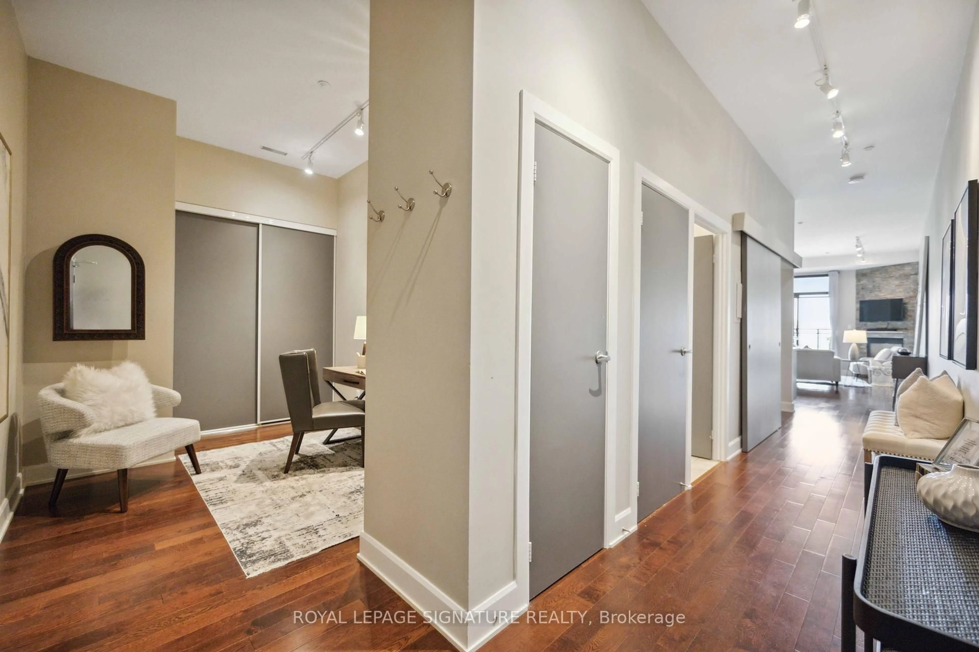 Indoor entryway for 160 Fallingbrook Rd #205, Toronto Ontario M1N 0A1