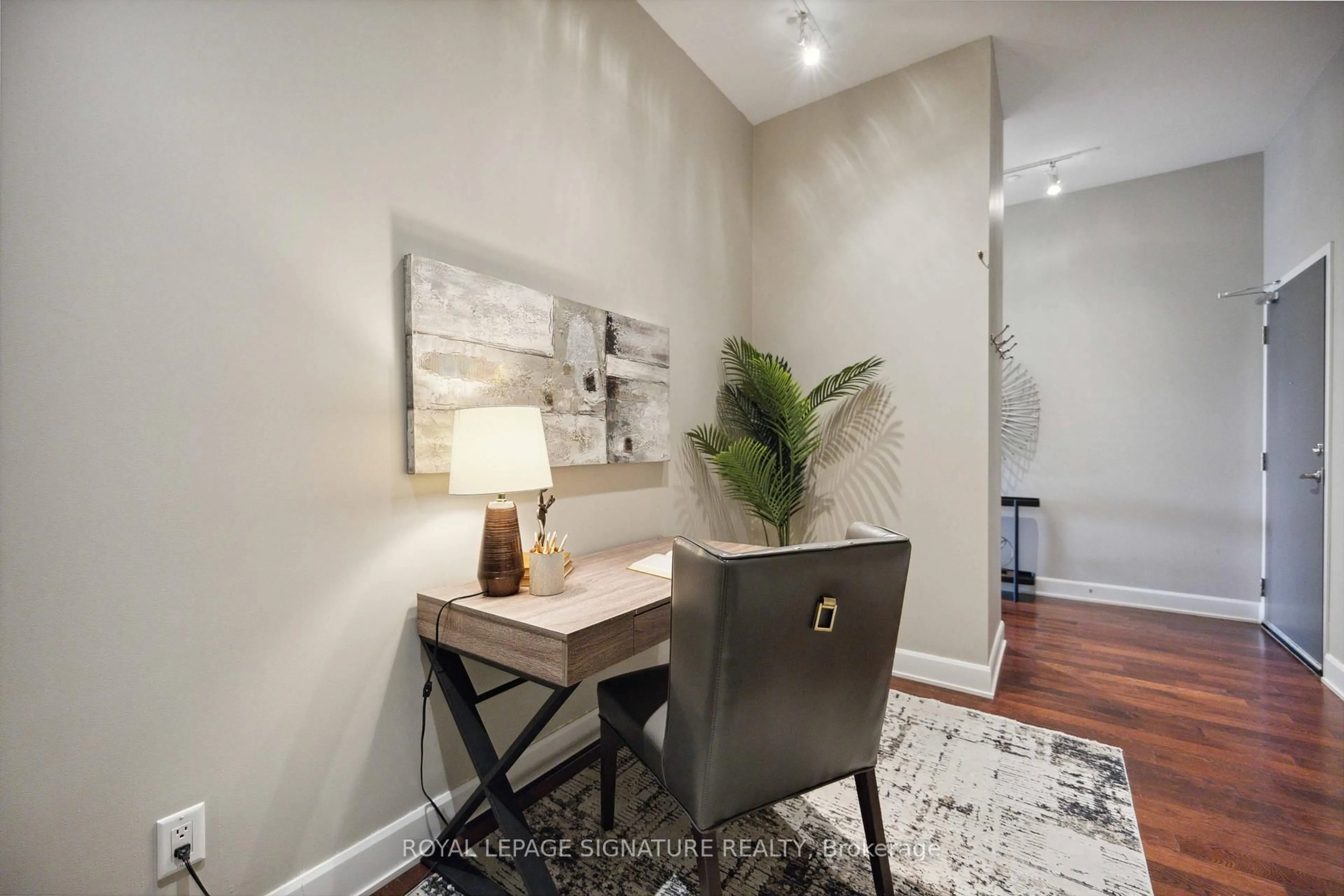 Indoor entryway for 160 Fallingbrook Rd #205, Toronto Ontario M1N 0A1