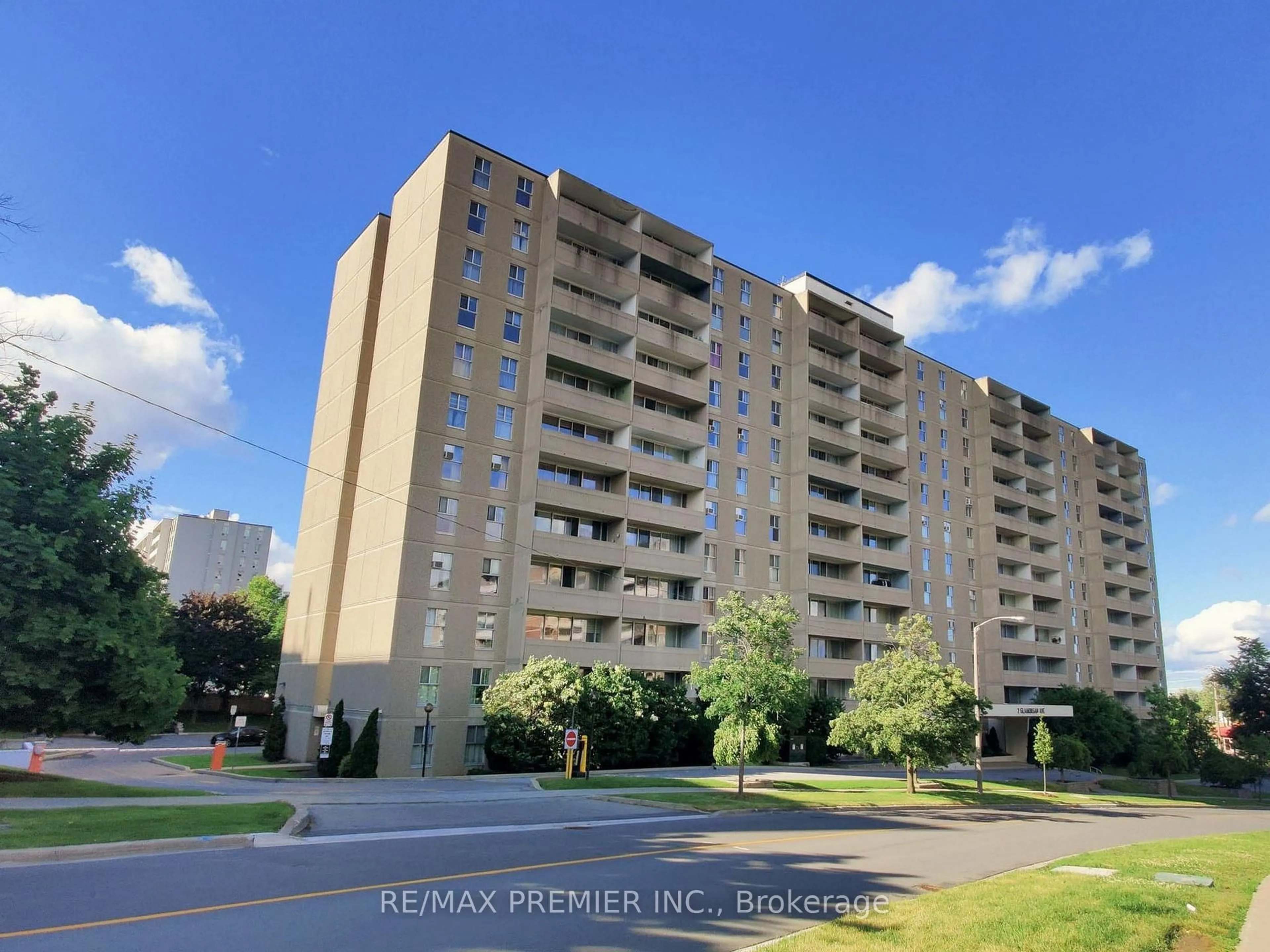 A pic from outside/outdoor area/front of a property/back of a property/a pic from drone, unknown for 2 Glamorgan Ave #614, Toronto Ontario M1P 2M8