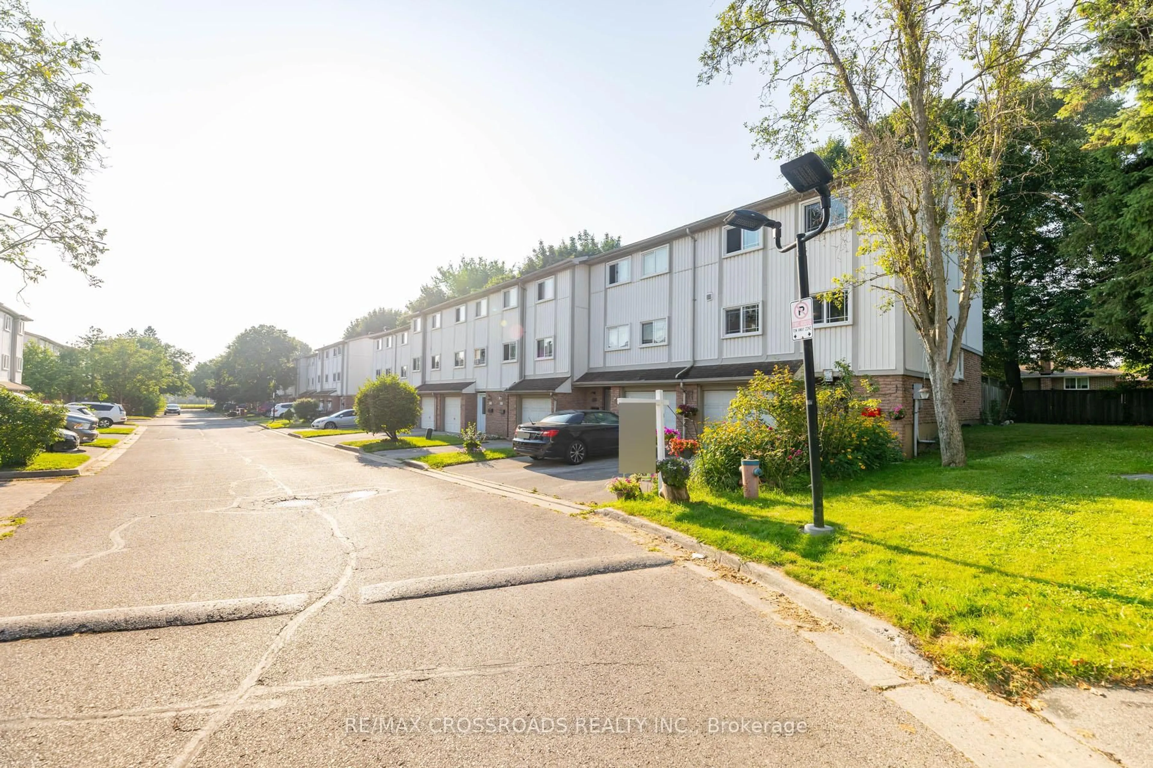 A pic from outside/outdoor area/front of a property/back of a property/a pic from drone, street for 141 GALLOWAY Rd #19, Toronto Ontario M1E 4X4