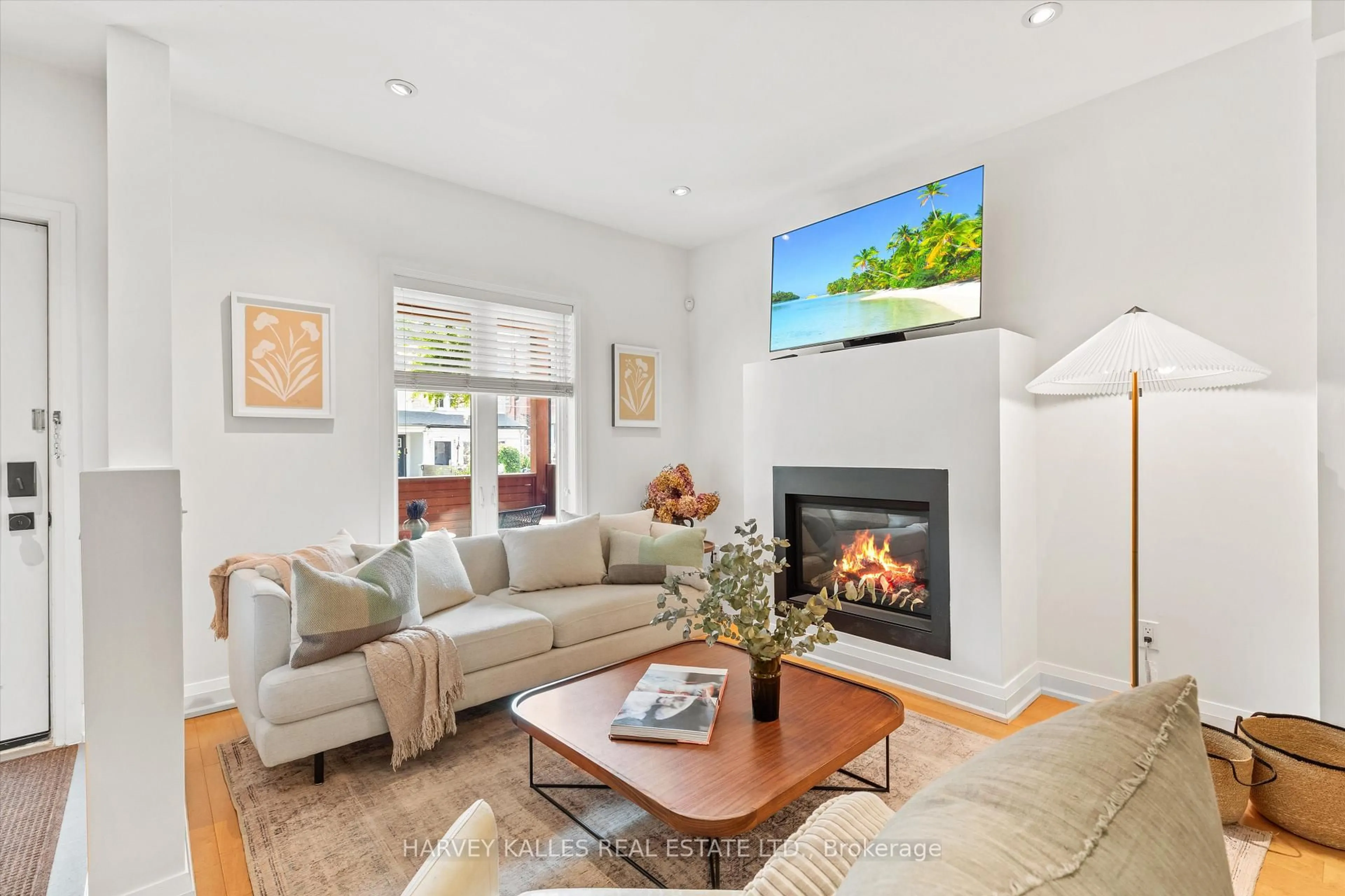 Living room with furniture, unknown for 89 Empire Ave, Toronto Ontario M4M 2L3