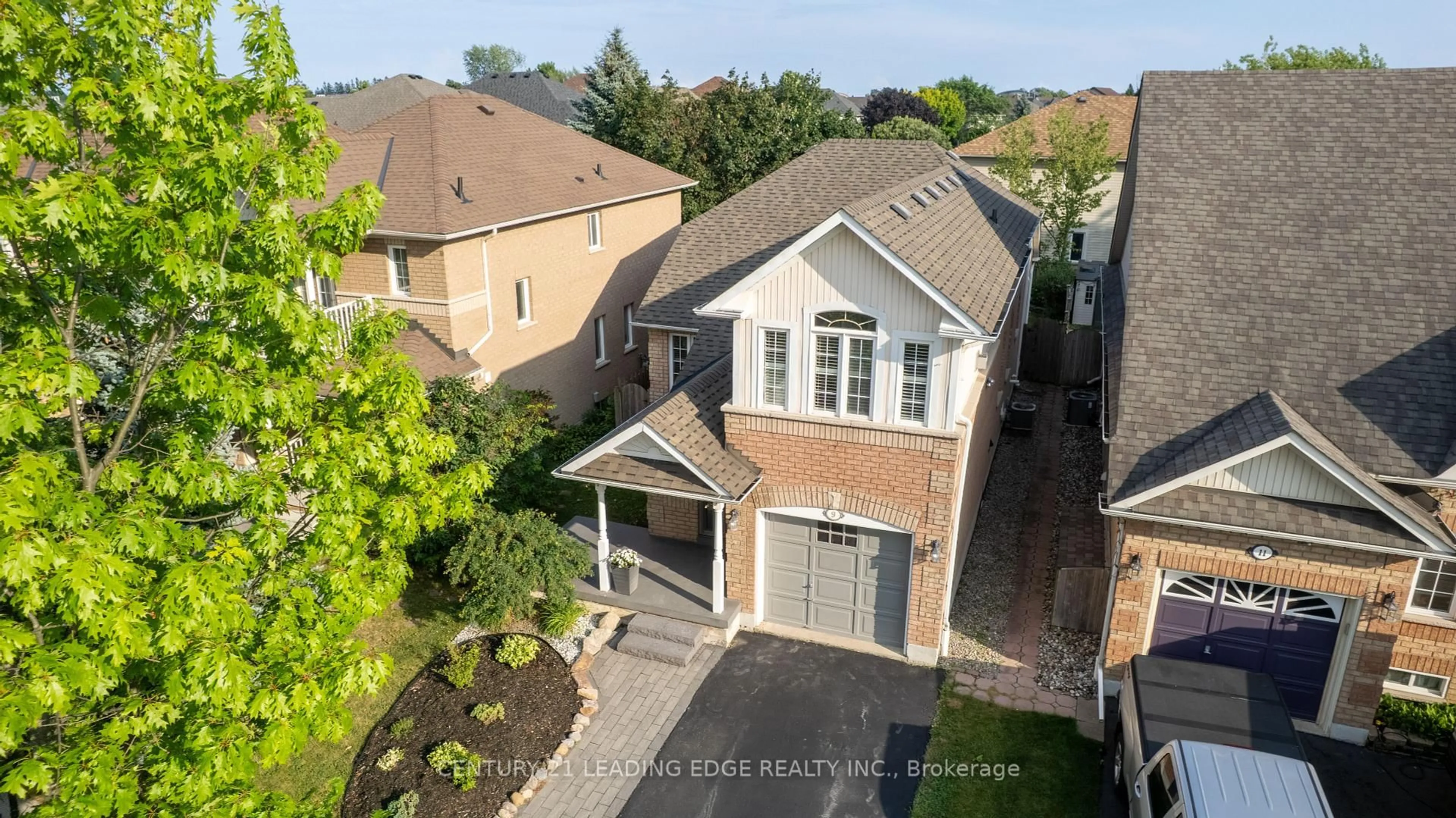 A pic from outside/outdoor area/front of a property/back of a property/a pic from drone, street for 9 Portage Tr, Whitby Ontario L1N 9R4