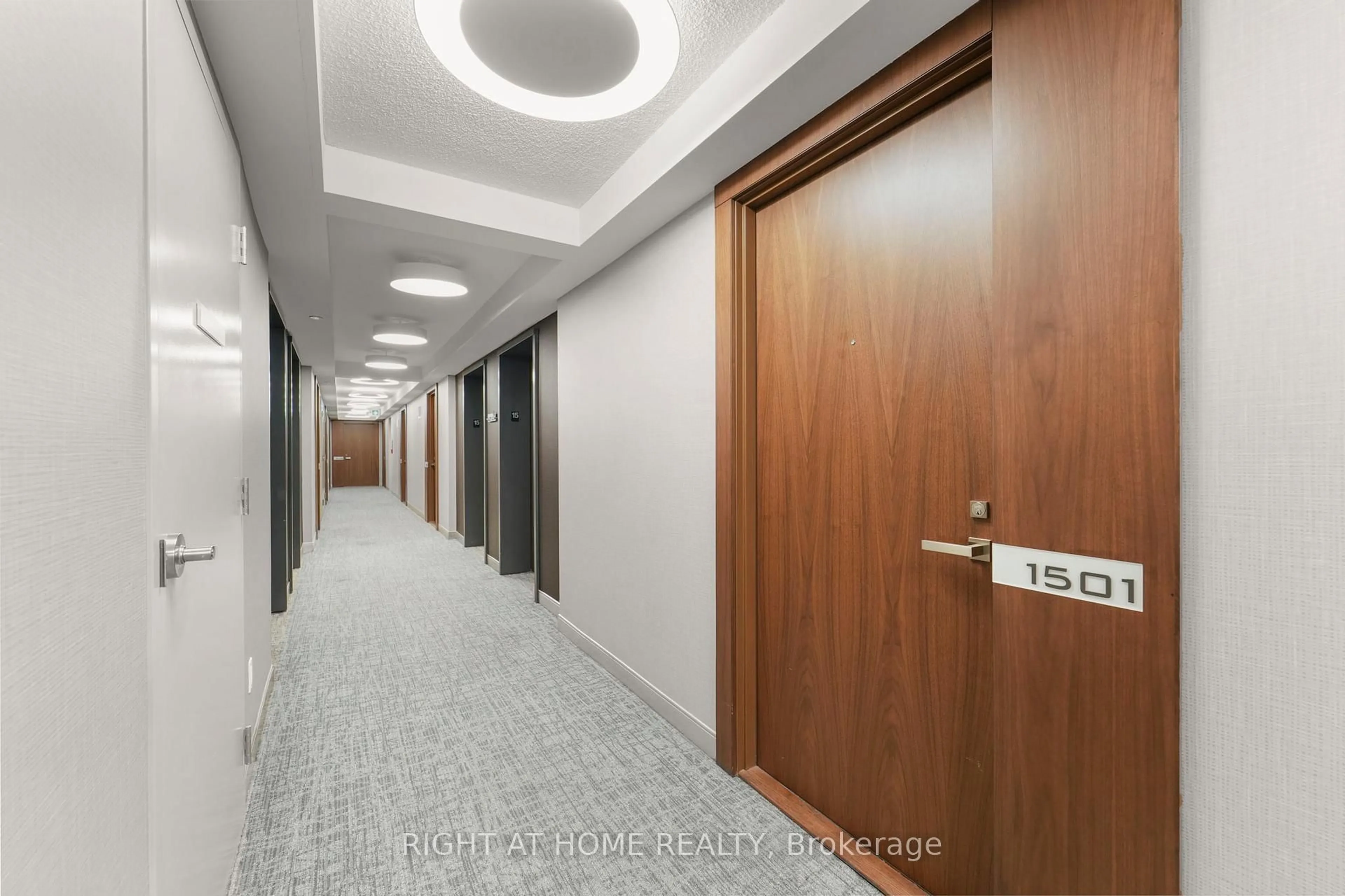 Indoor foyer for 255 Village Green Sq #1501, Toronto Ontario M1S 0L7