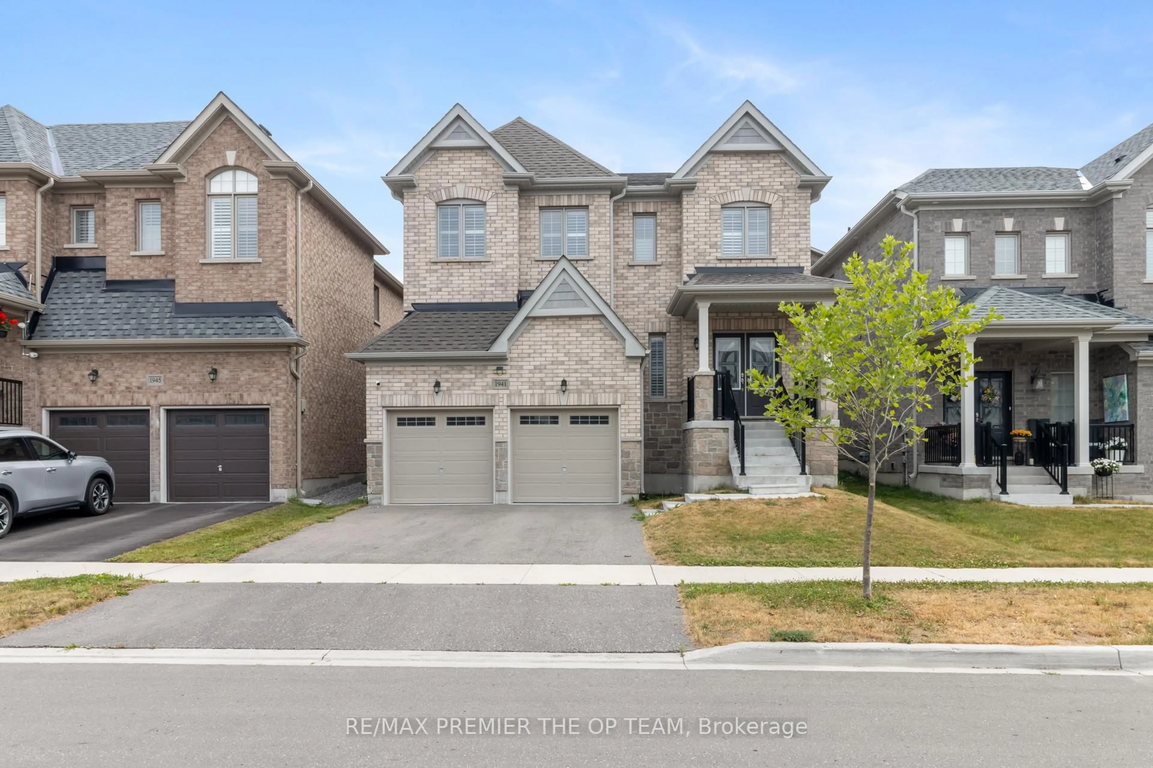 Home with brick exterior material, street for 1941 Don White Crt, Oshawa Ontario L1K 1A1