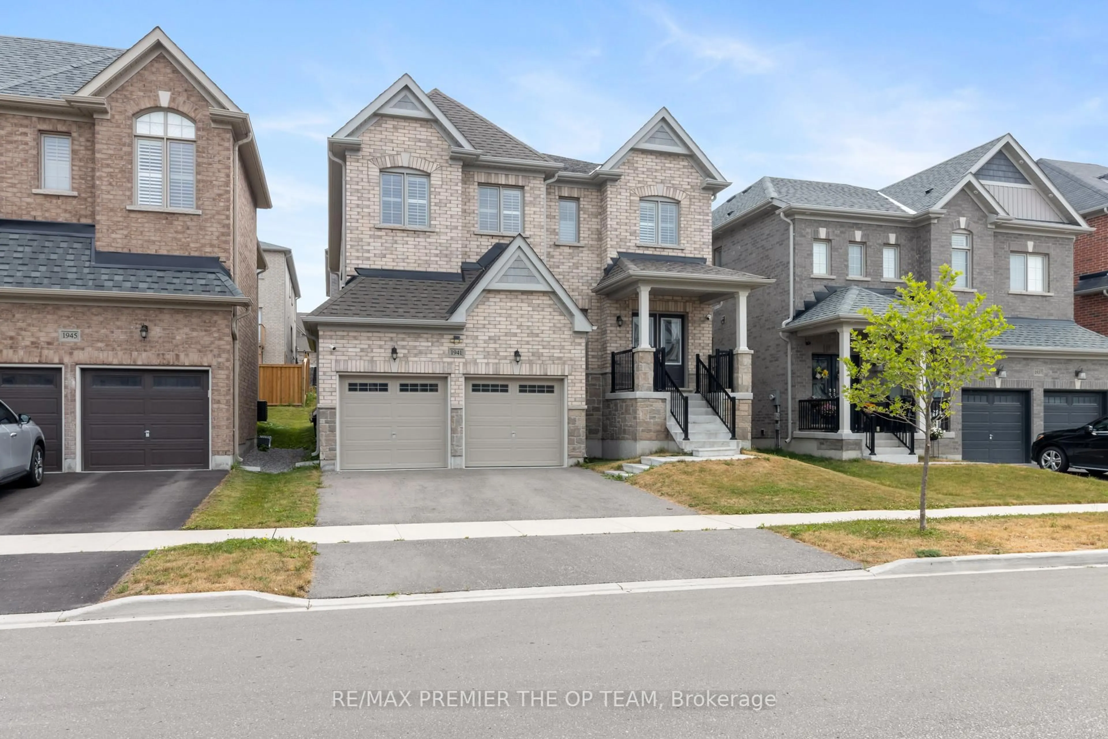 Home with brick exterior material, street for 1941 Don White Crt, Oshawa Ontario L1K 1A1