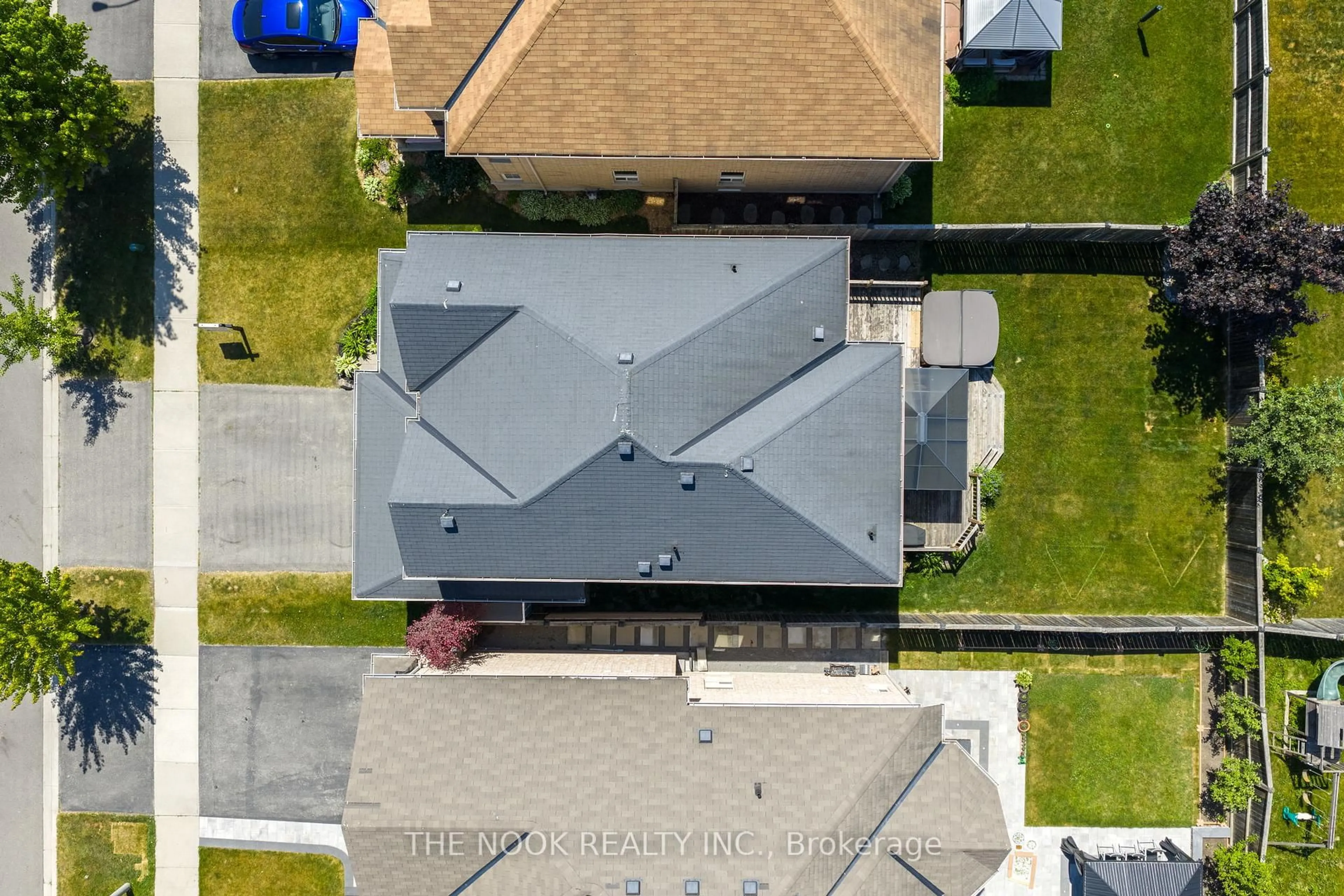 A pic from outside/outdoor area/front of a property/back of a property/a pic from drone, street for 20 Kimble Ave, Clarington Ontario L1C 0J8