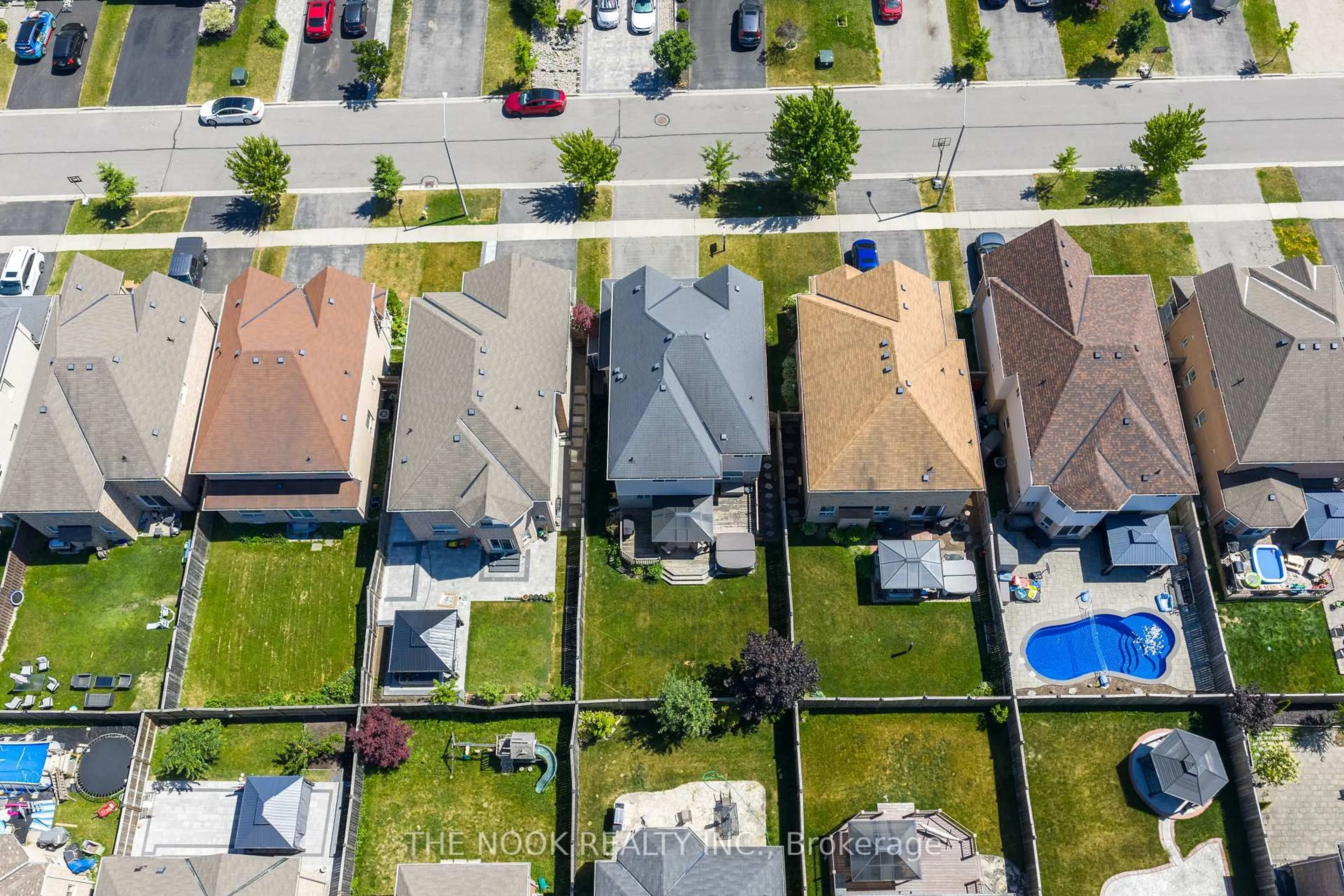 A pic from outside/outdoor area/front of a property/back of a property/a pic from drone, street for 20 Kimble Ave, Clarington Ontario L1C 0J8