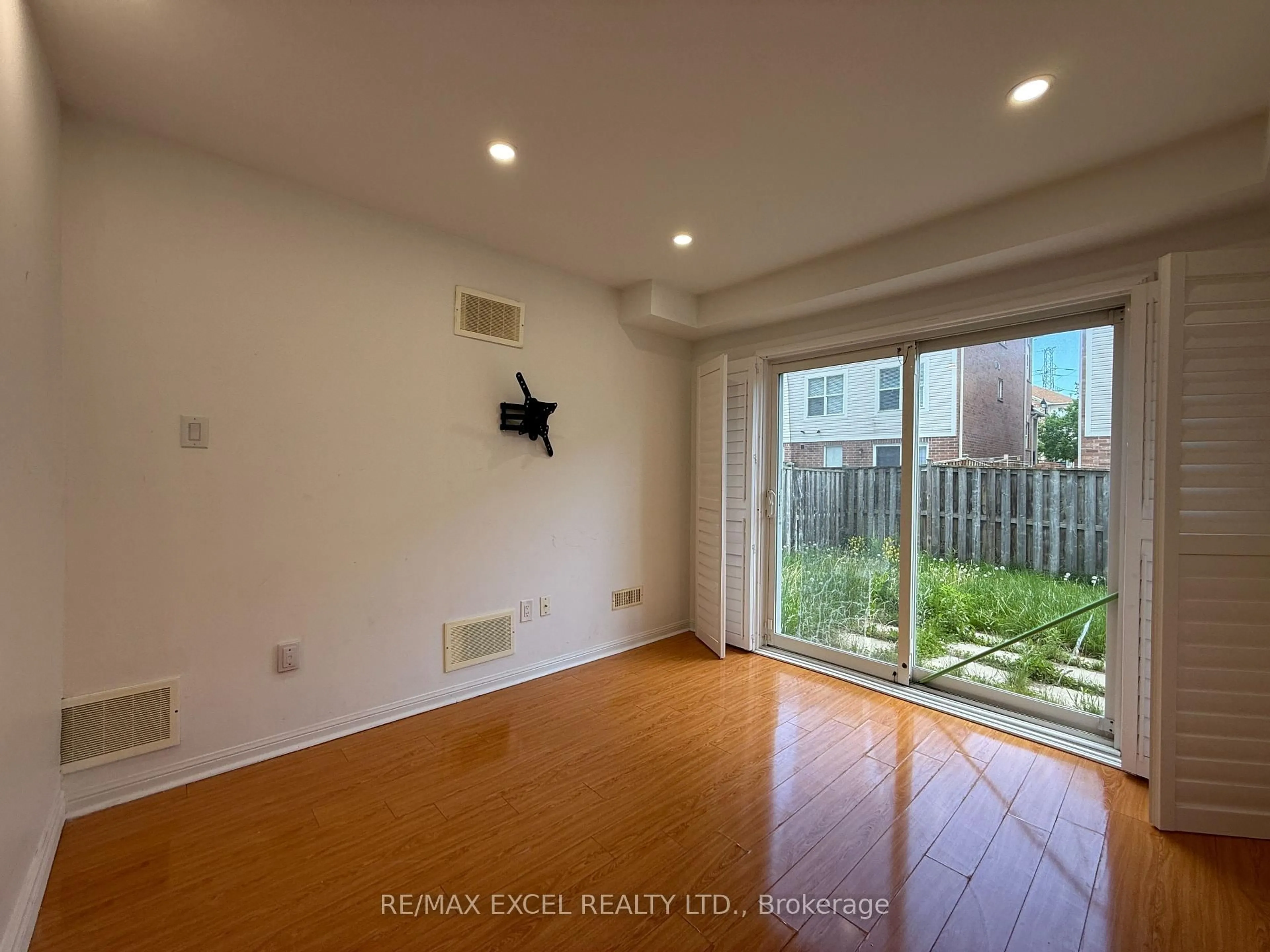 A pic of a room for 13 Reindeer Dr, Toronto Ontario M1B 6H4