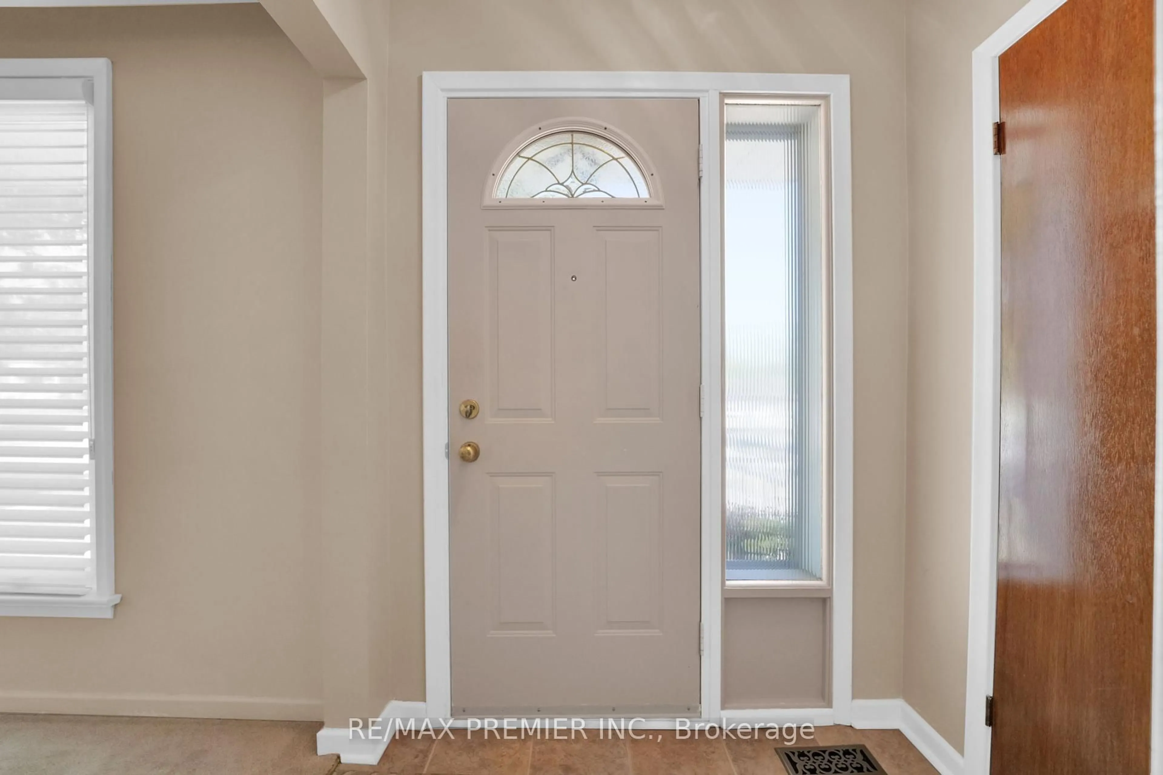 Indoor entryway for 6 Paloma Pl, Toronto Ontario M1J 1P7