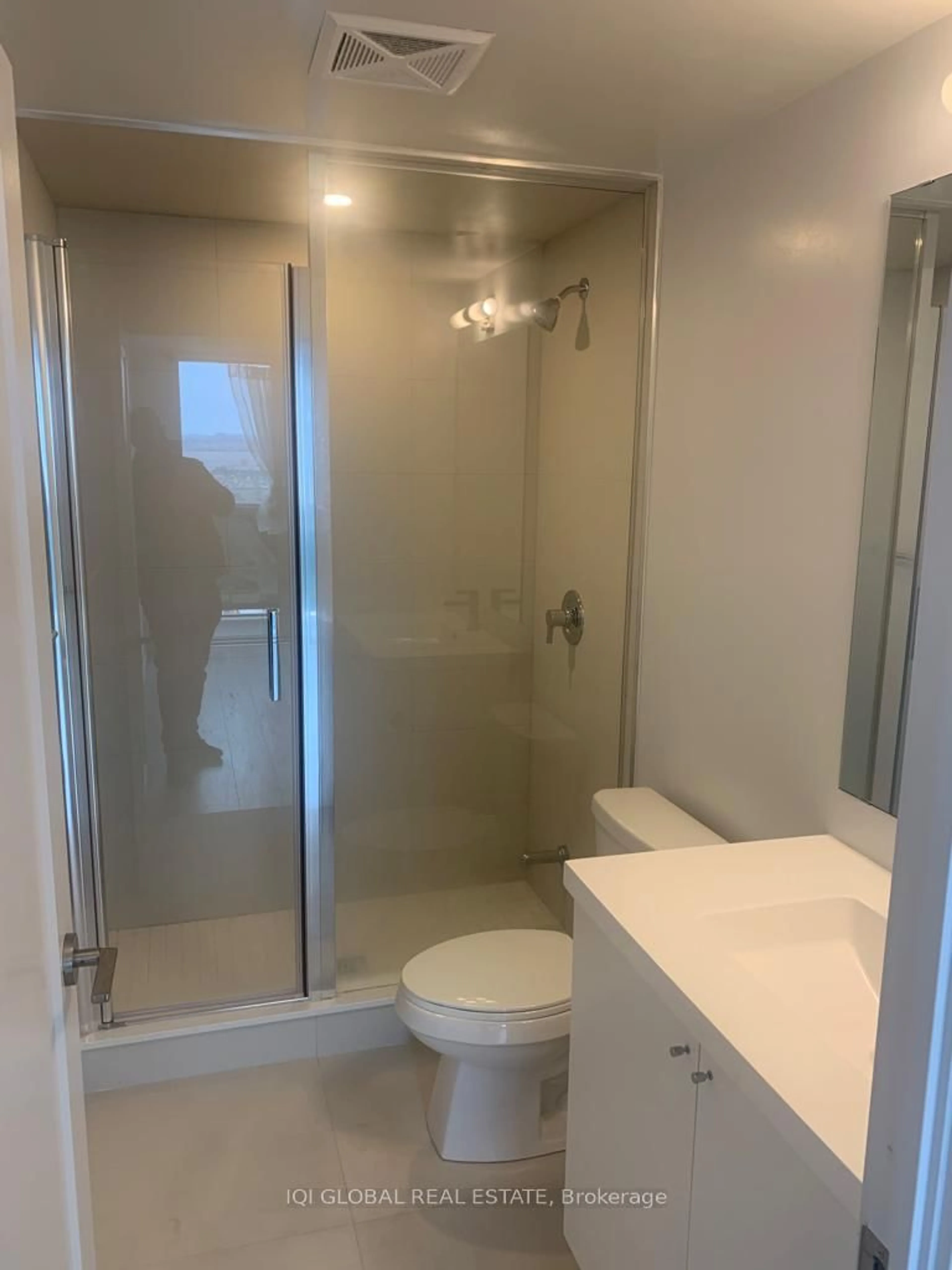 Standard bathroom, unknown for 2550 Simcoe St #1514, Oshawa Ontario L1L 0R5