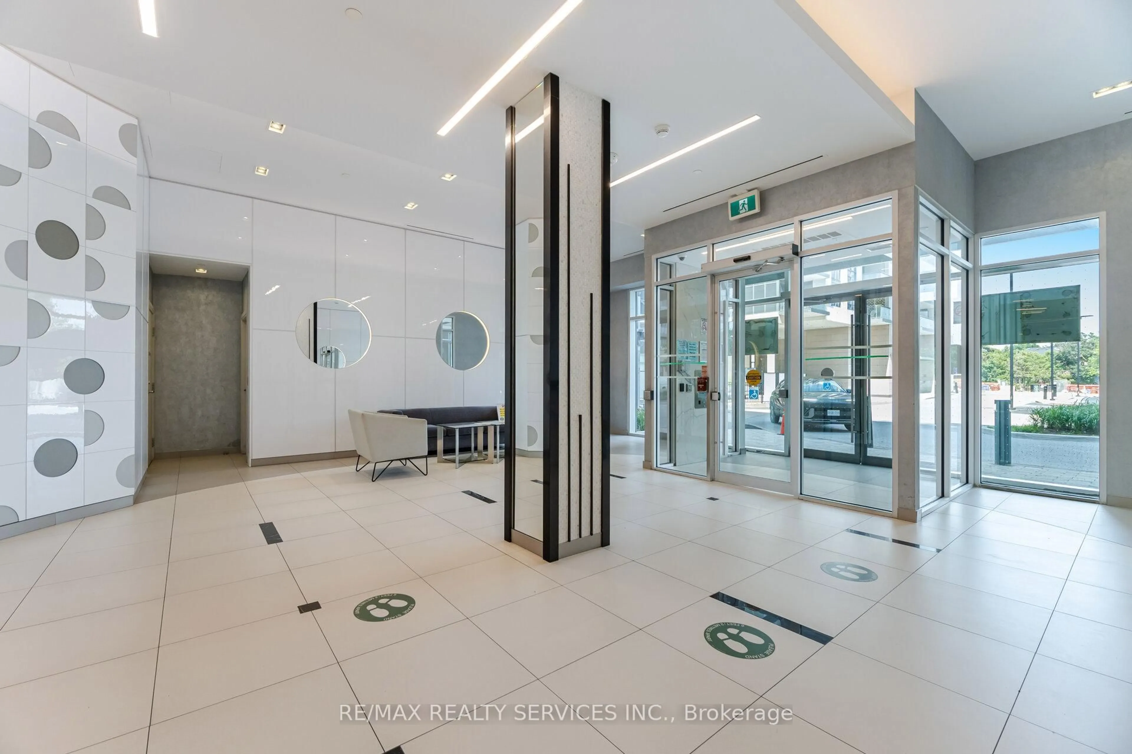 Indoor foyer for 20 Meadowglen Pl #526, Toronto Ontario M1H 2Y5
