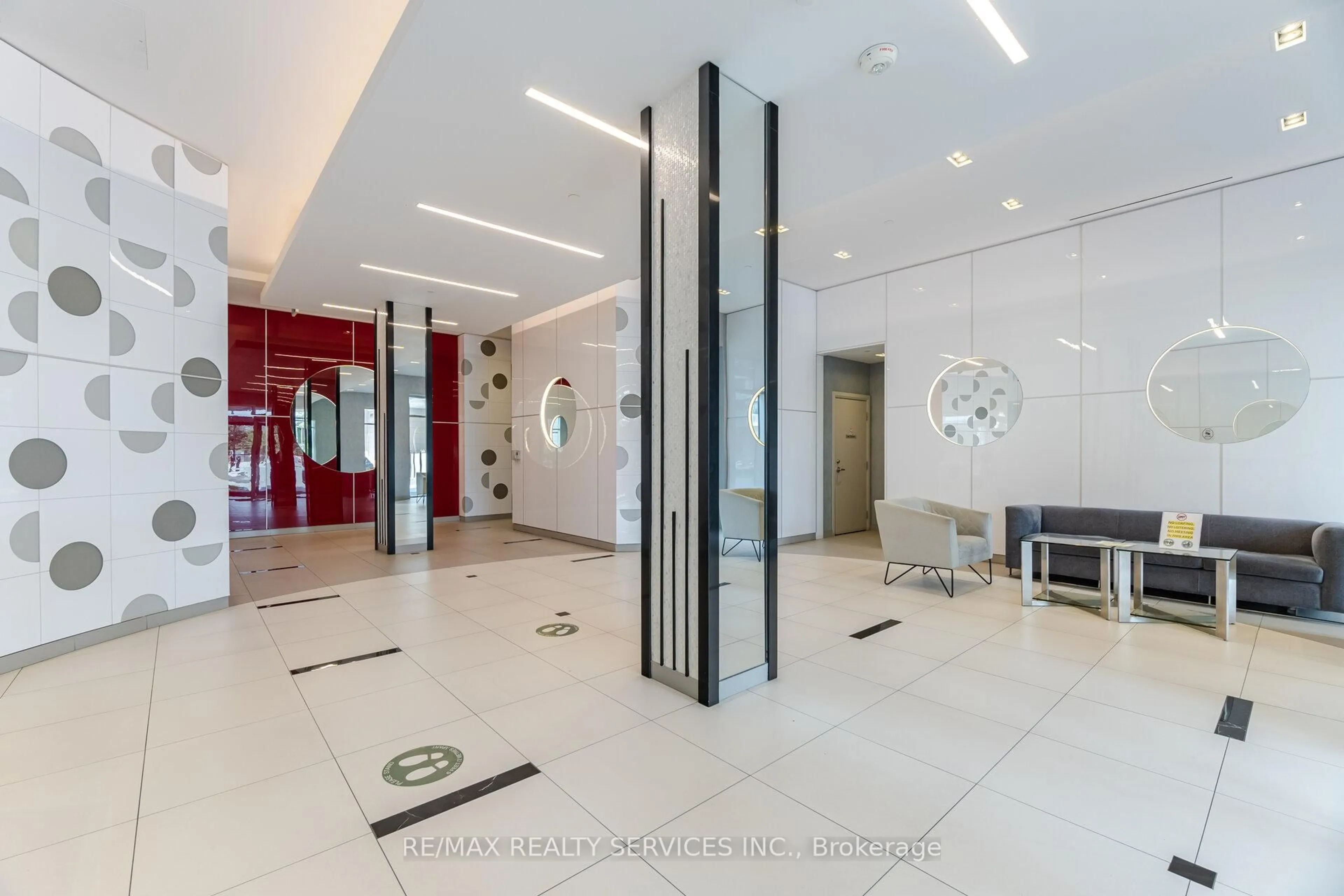 Indoor foyer for 20 Meadowglen Pl #526, Toronto Ontario M1H 2Y5