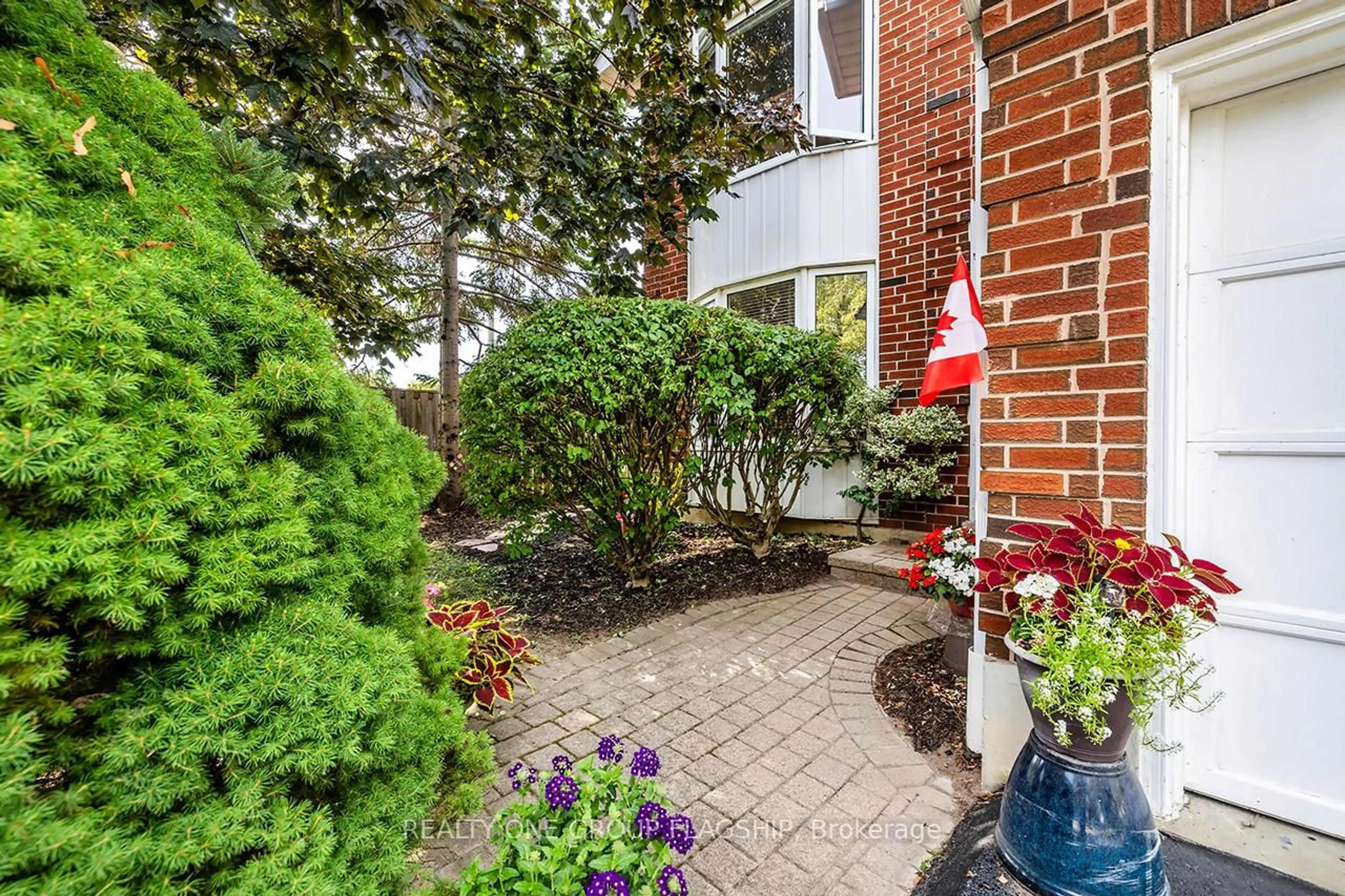 Patio, street for 44 Hewitt Cres, Ajax Ontario L1S 7A4