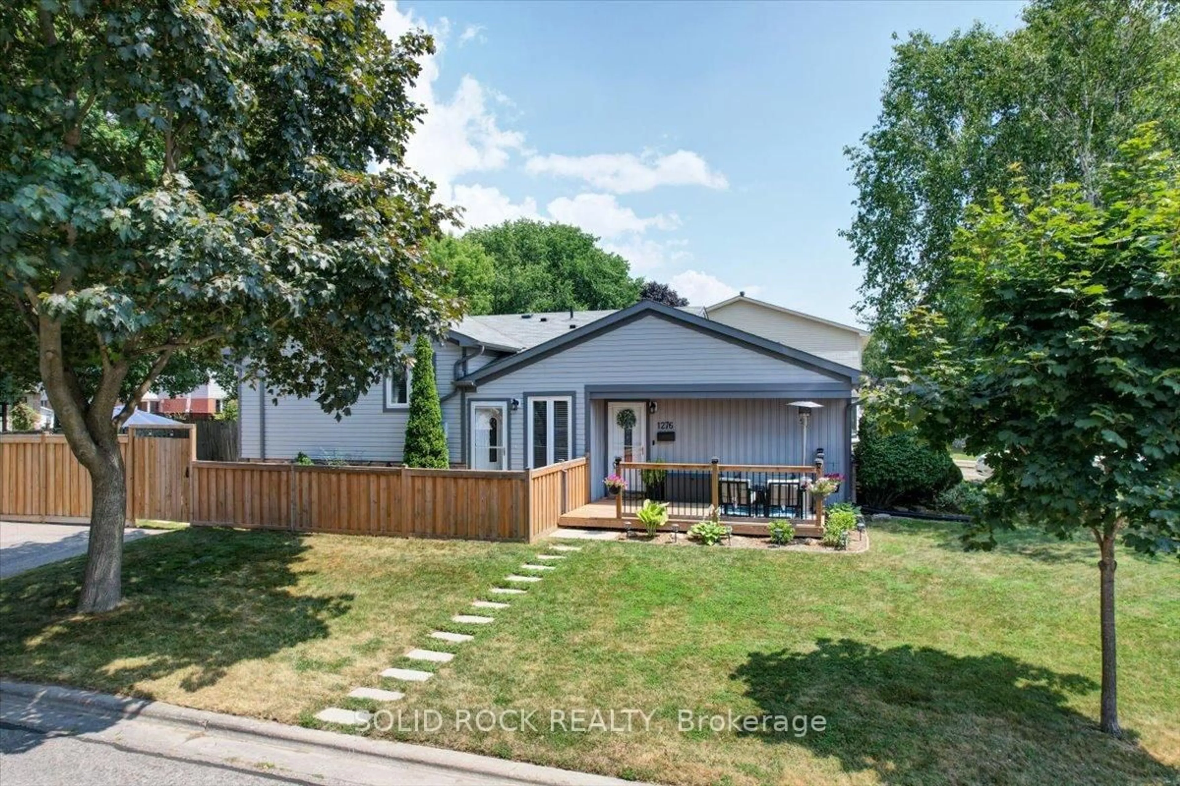 A pic from outside/outdoor area/front of a property/back of a property/a pic from drone, street for 1276 Astra Ave, Oshawa Ontario L1K 1H5