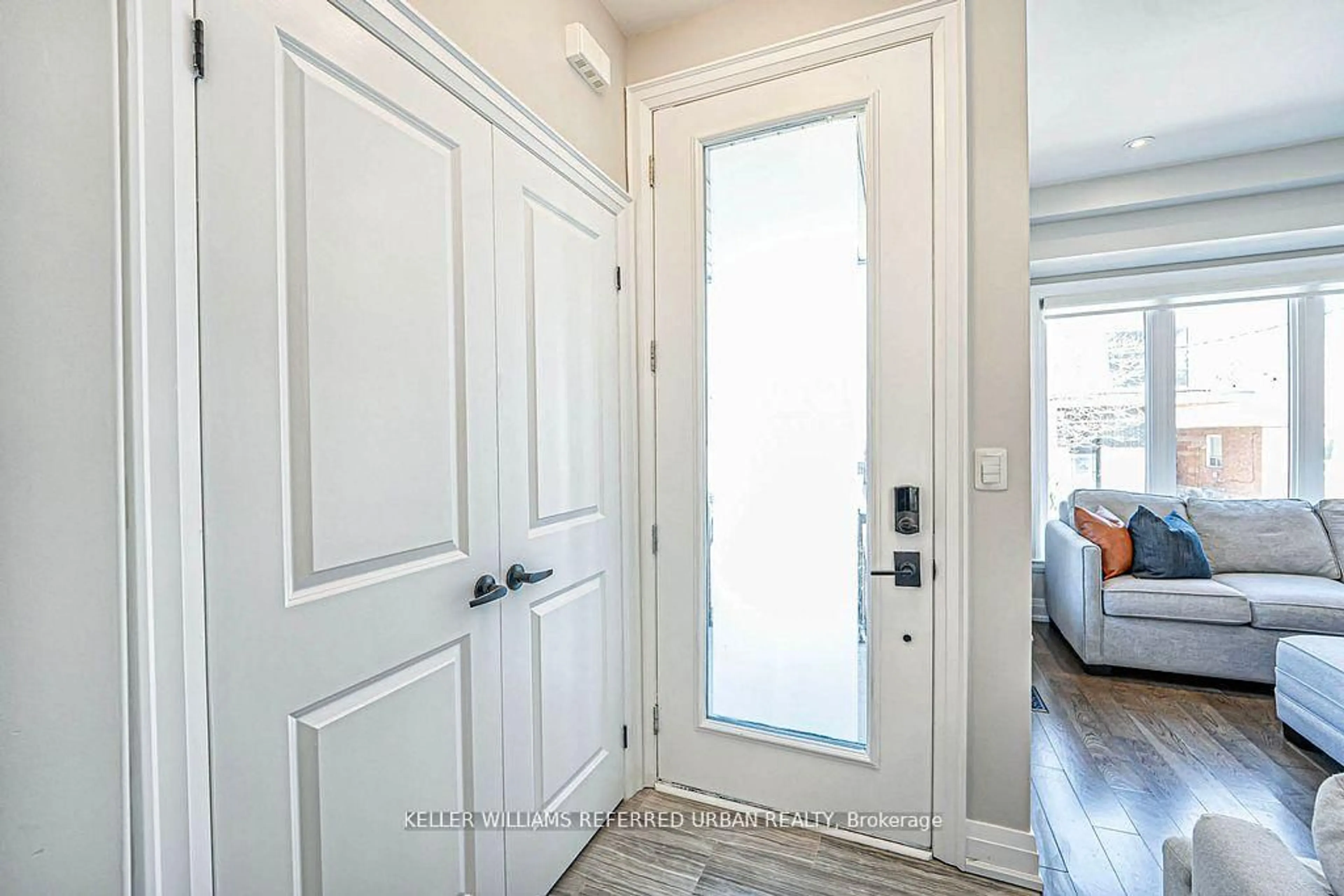 Indoor entryway for 41 Doncaster Ave, Toronto Ontario M4C 1Y6