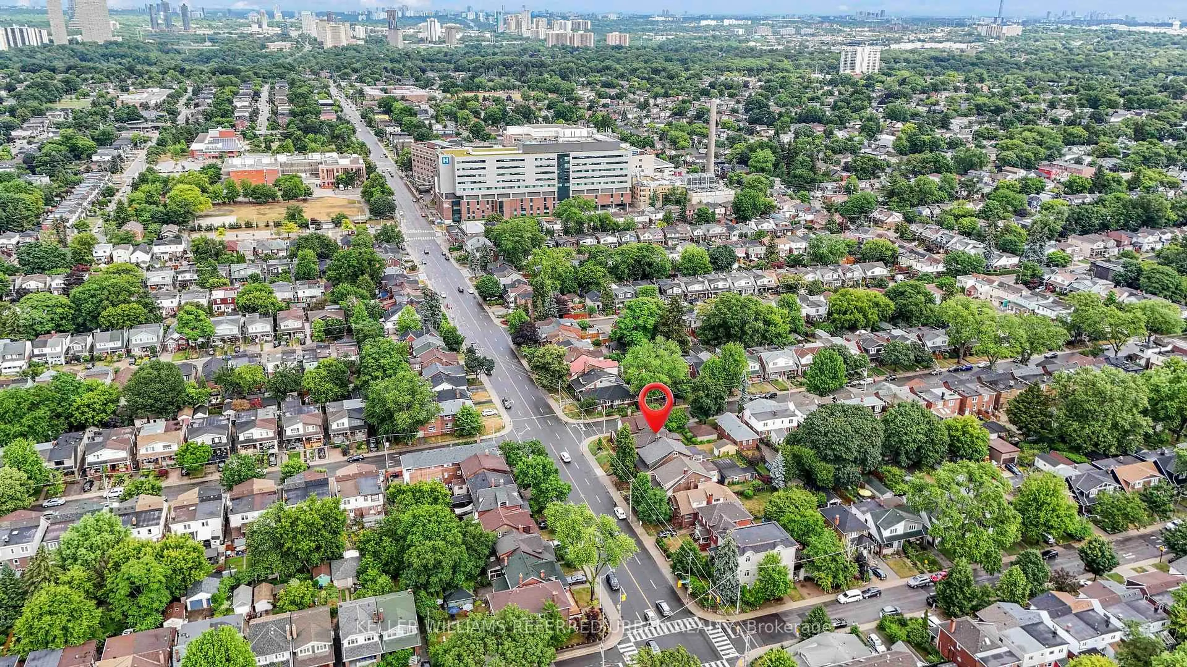 A pic from outside/outdoor area/front of a property/back of a property/a pic from drone, street for 775 Coxwell Ave, Toronto Ontario M4C 3C6
