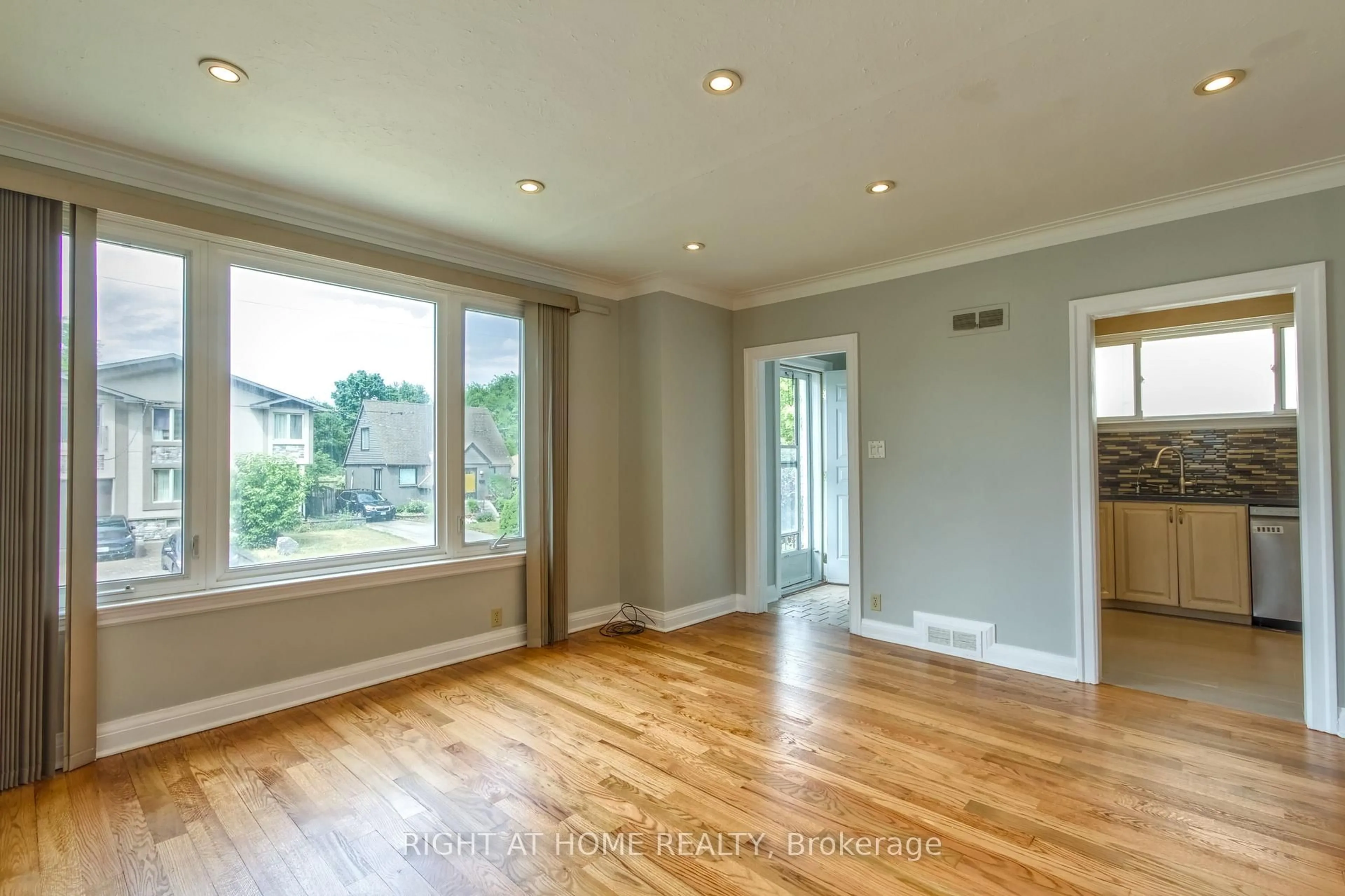 A pic of a room for 101 Eastville Ave, Toronto Ontario M1M 2N8