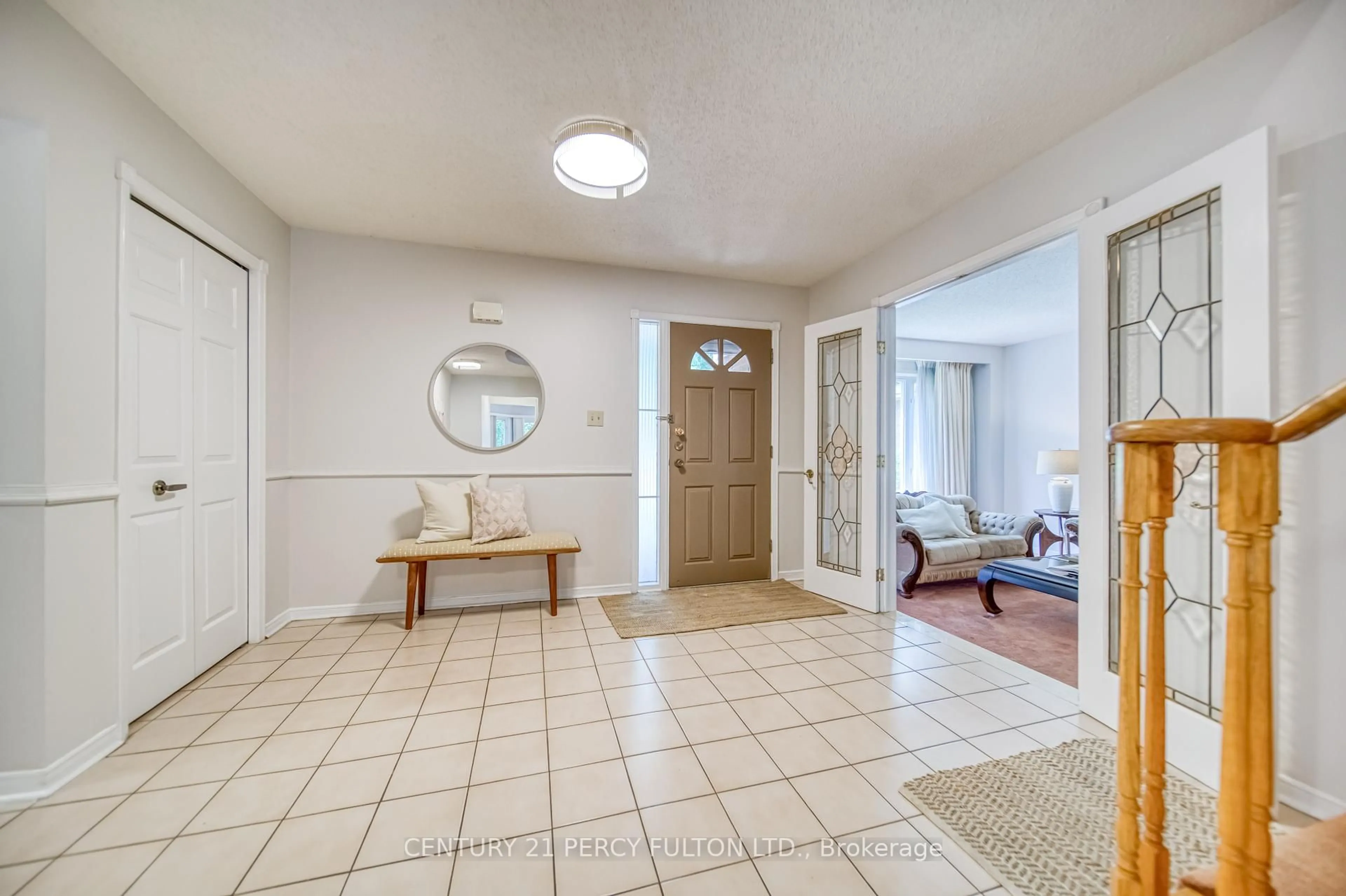 Indoor entryway for 6 Rice Dr, Whitby Ontario L1N 7X1