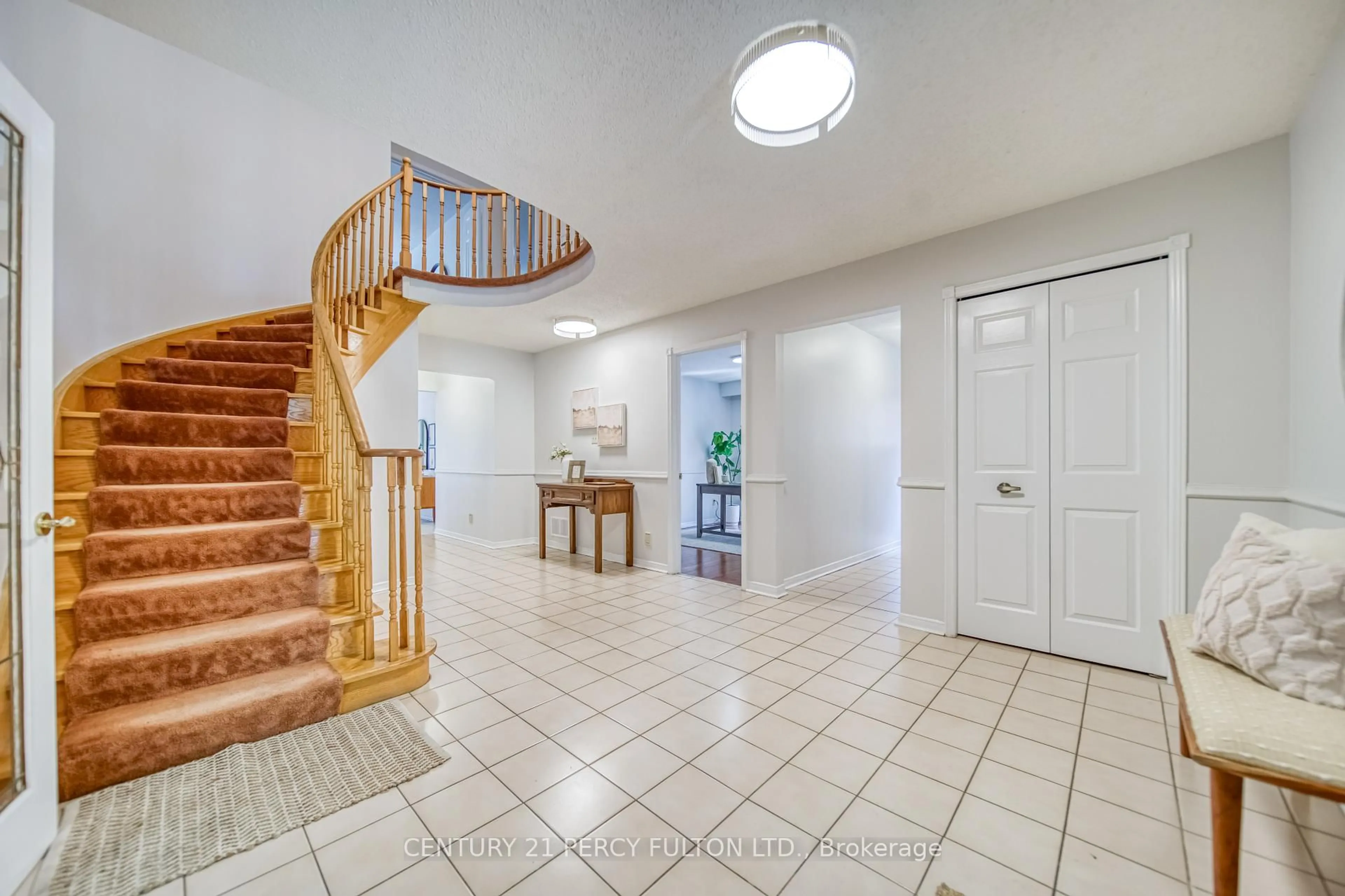 Indoor foyer for 6 Rice Dr, Whitby Ontario L1N 7X1