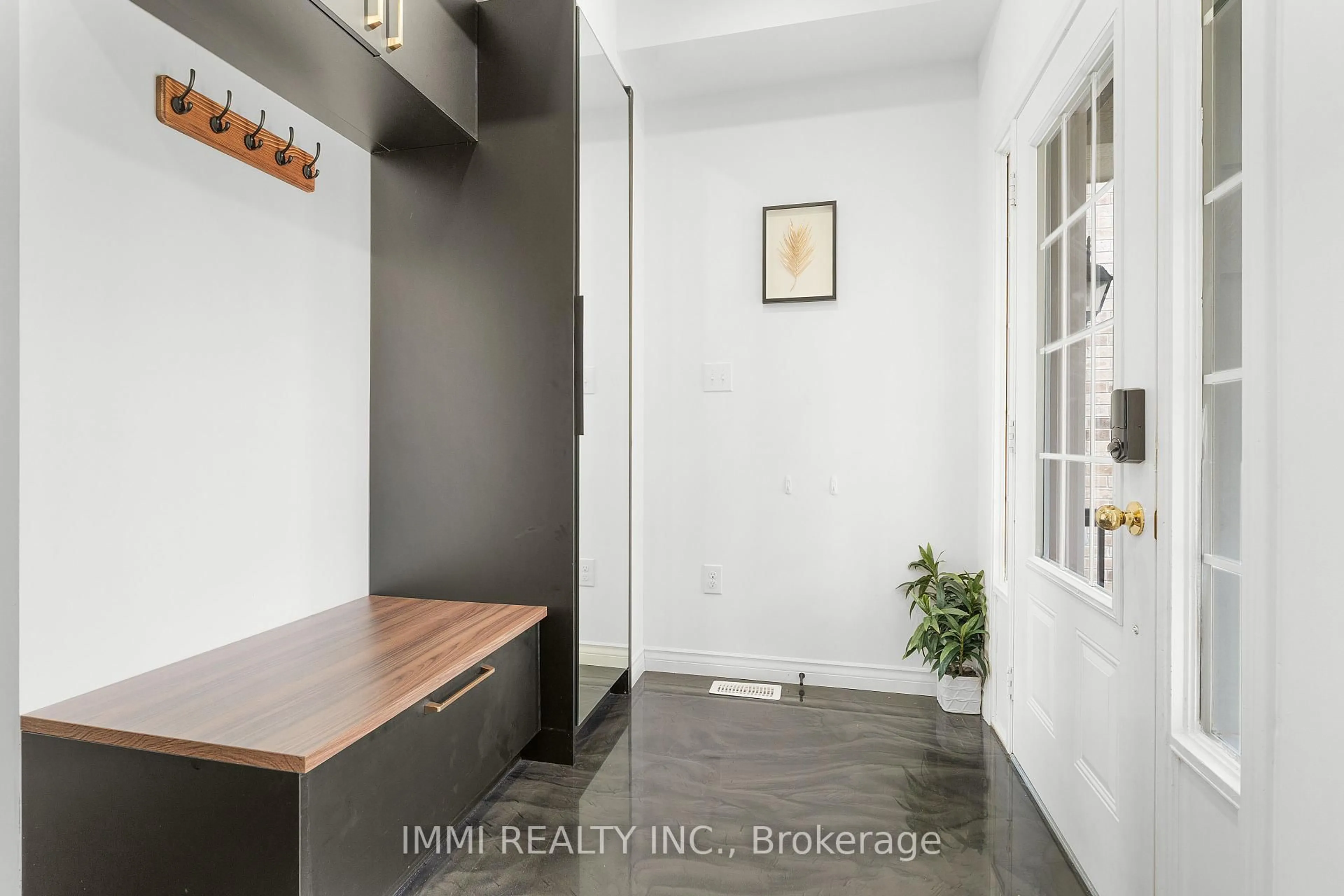 Indoor entryway for 38 Barnfield Cres, Ajax Ontario L1Z 0T3