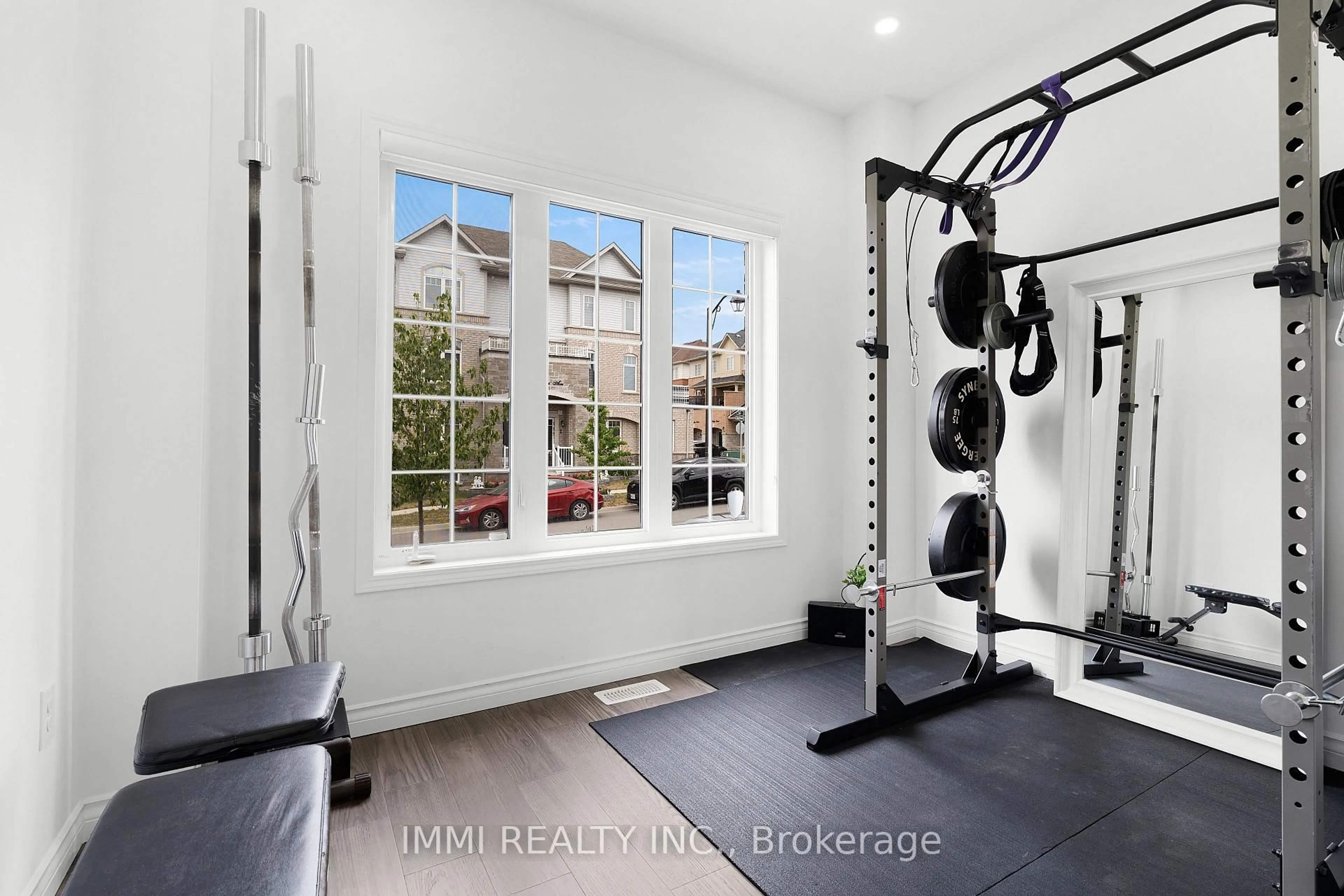 Gym or fitness room for 38 Barnfield Cres, Ajax Ontario L1Z 0T3