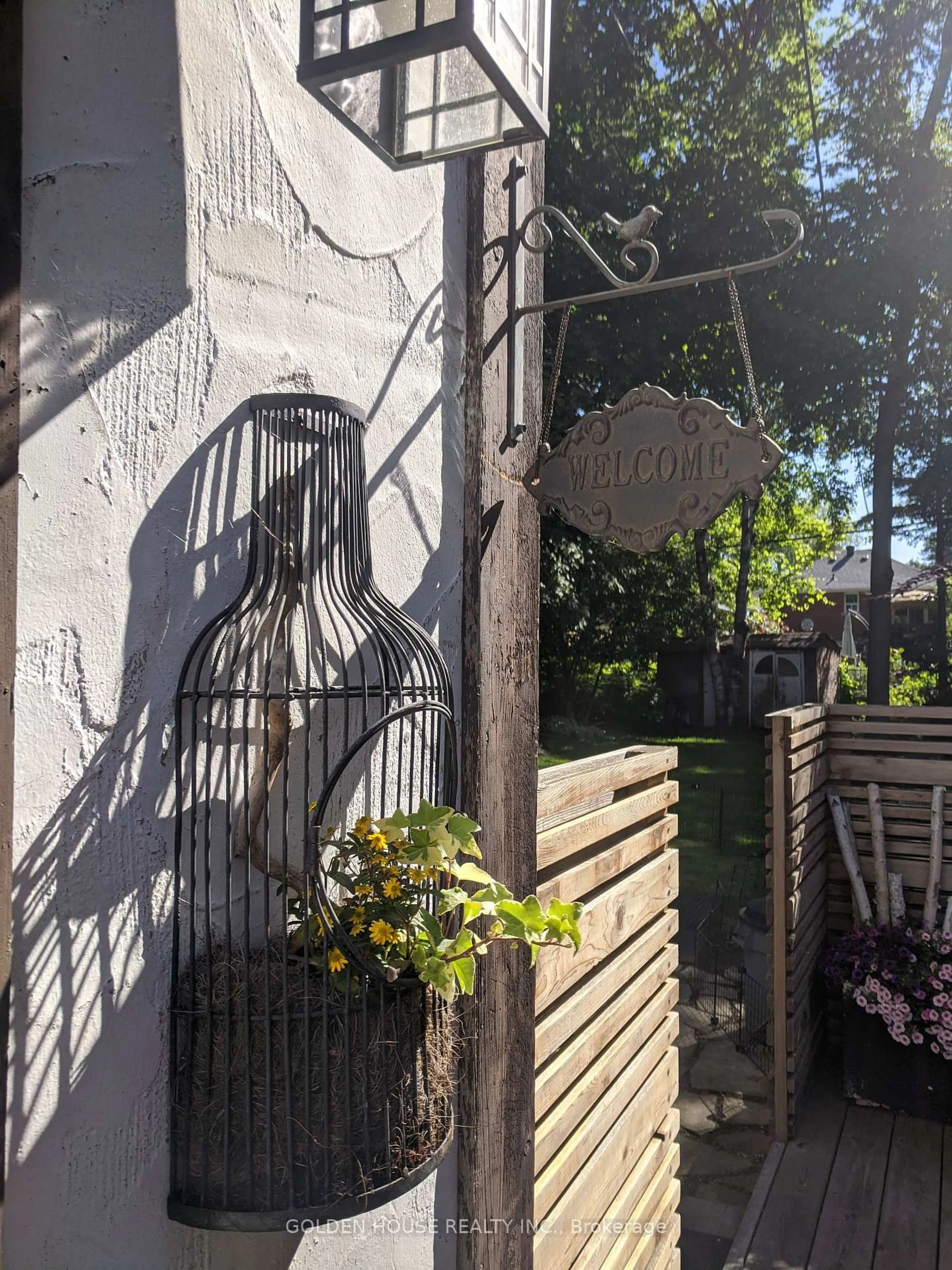 Patio, street for 21 Thatcher Ave, Toronto Ontario M1M 2M3