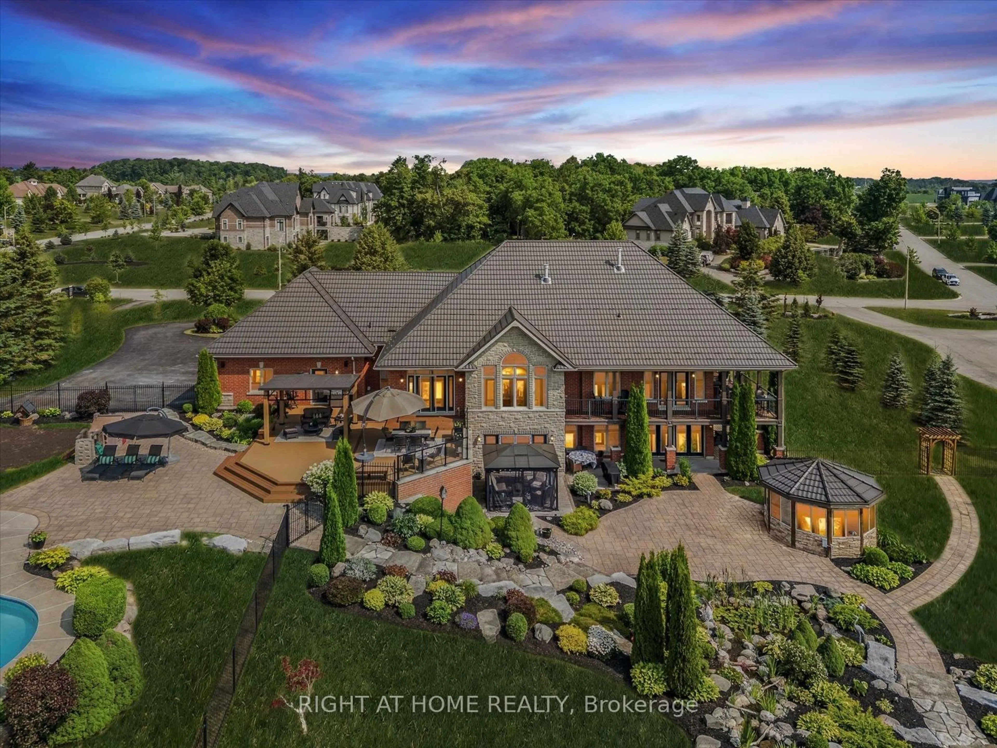 A pic from outside/outdoor area/front of a property/back of a property/a pic from drone, unknown for 7 Clyde Crt, Scugog Ontario L9L 2C9
