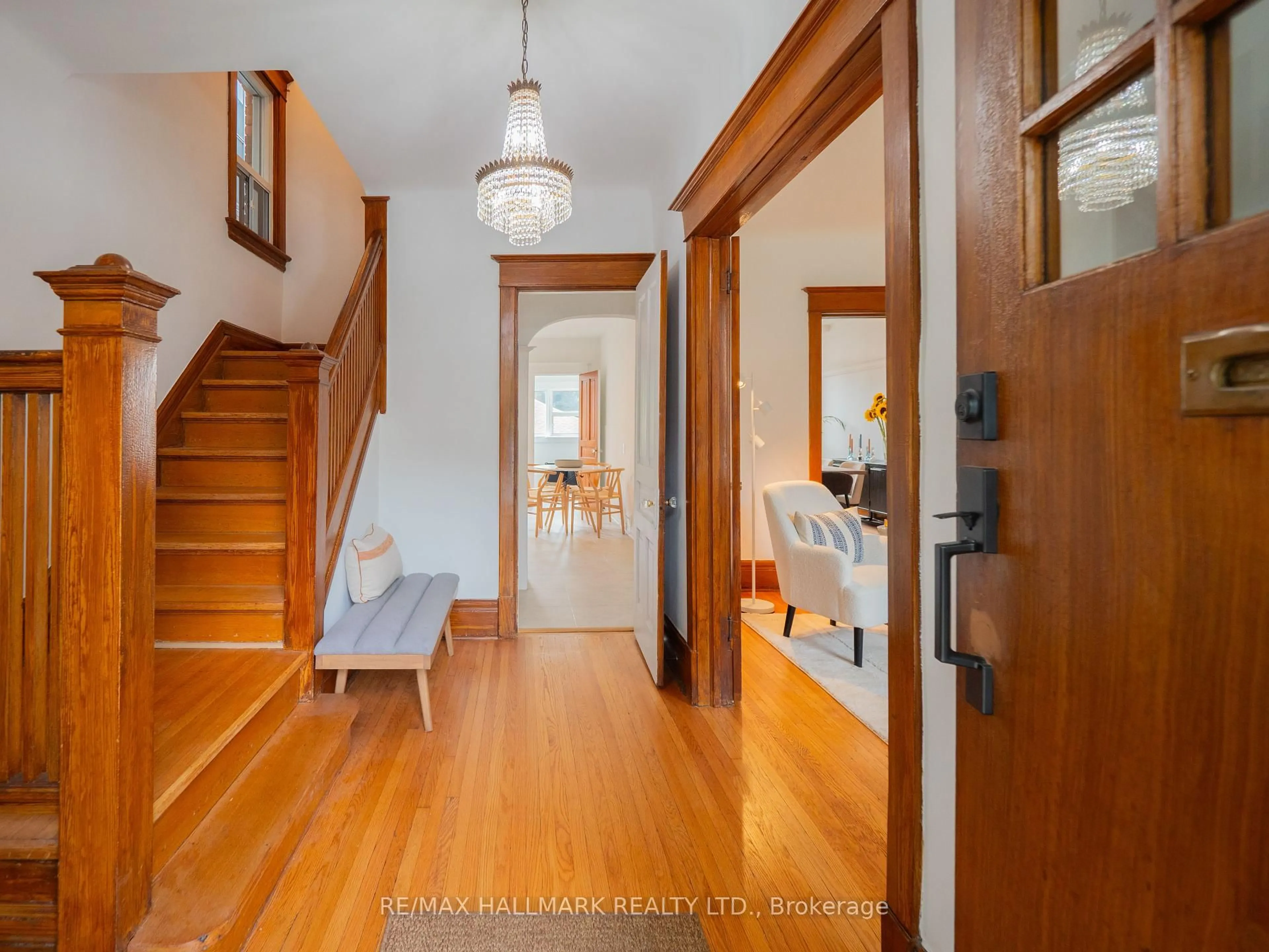 Indoor entryway for 19 Garnock Ave, Toronto Ontario M4K 1M1