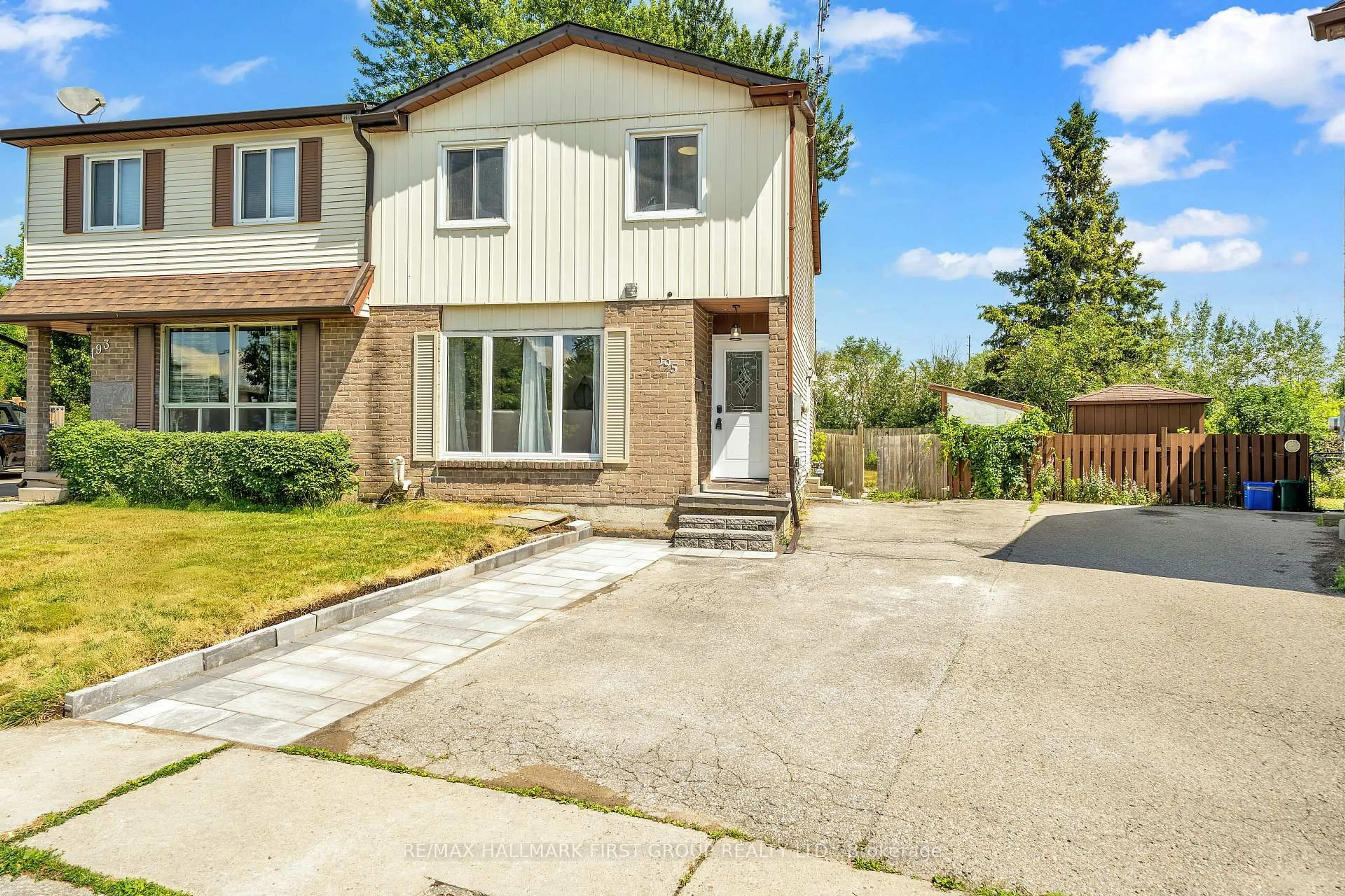 Unknown for 195 Castlebar Cres, Oshawa Ontario L1J 7B3