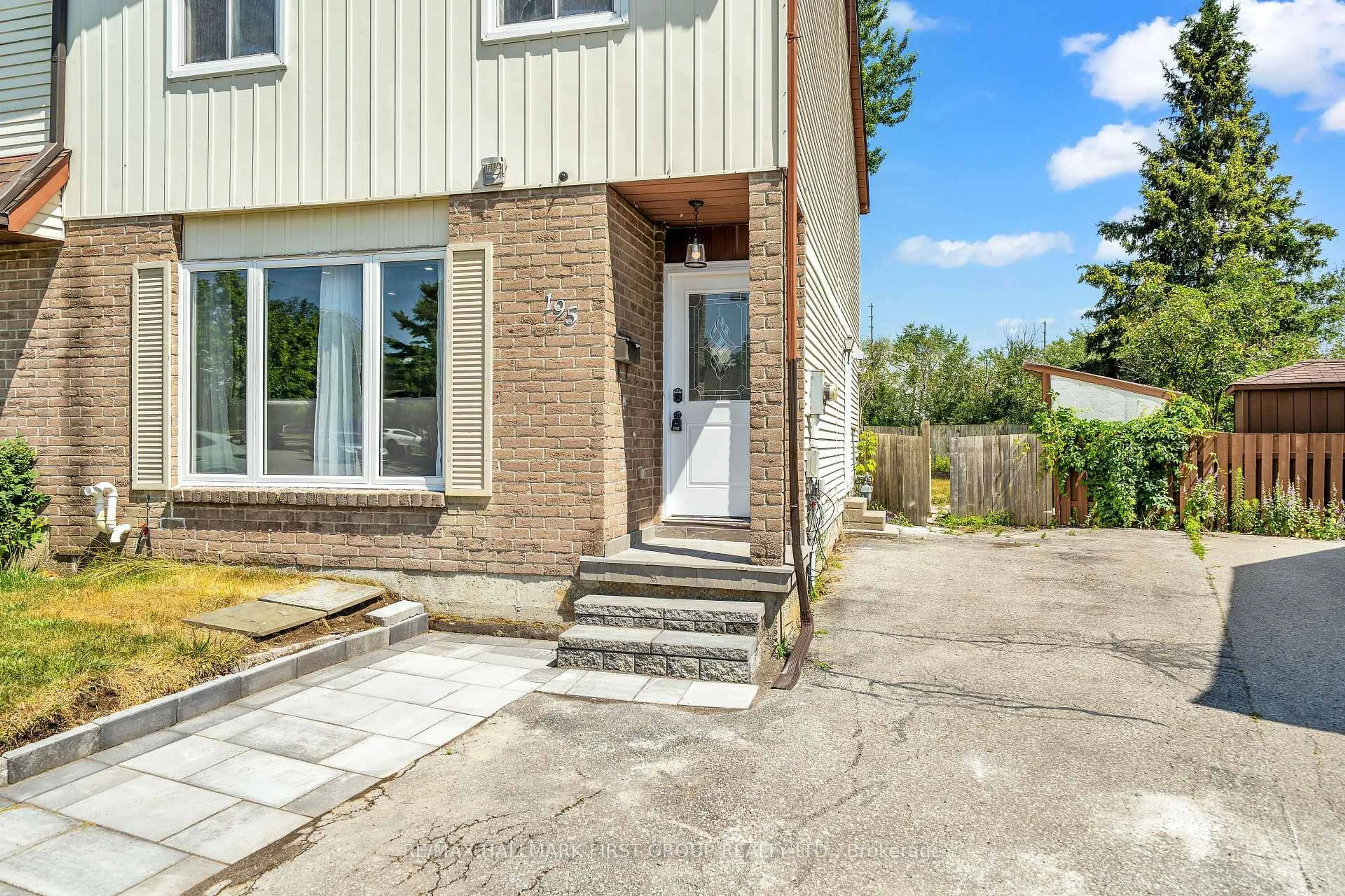 Unknown for 195 Castlebar Cres, Oshawa Ontario L1J 7B3