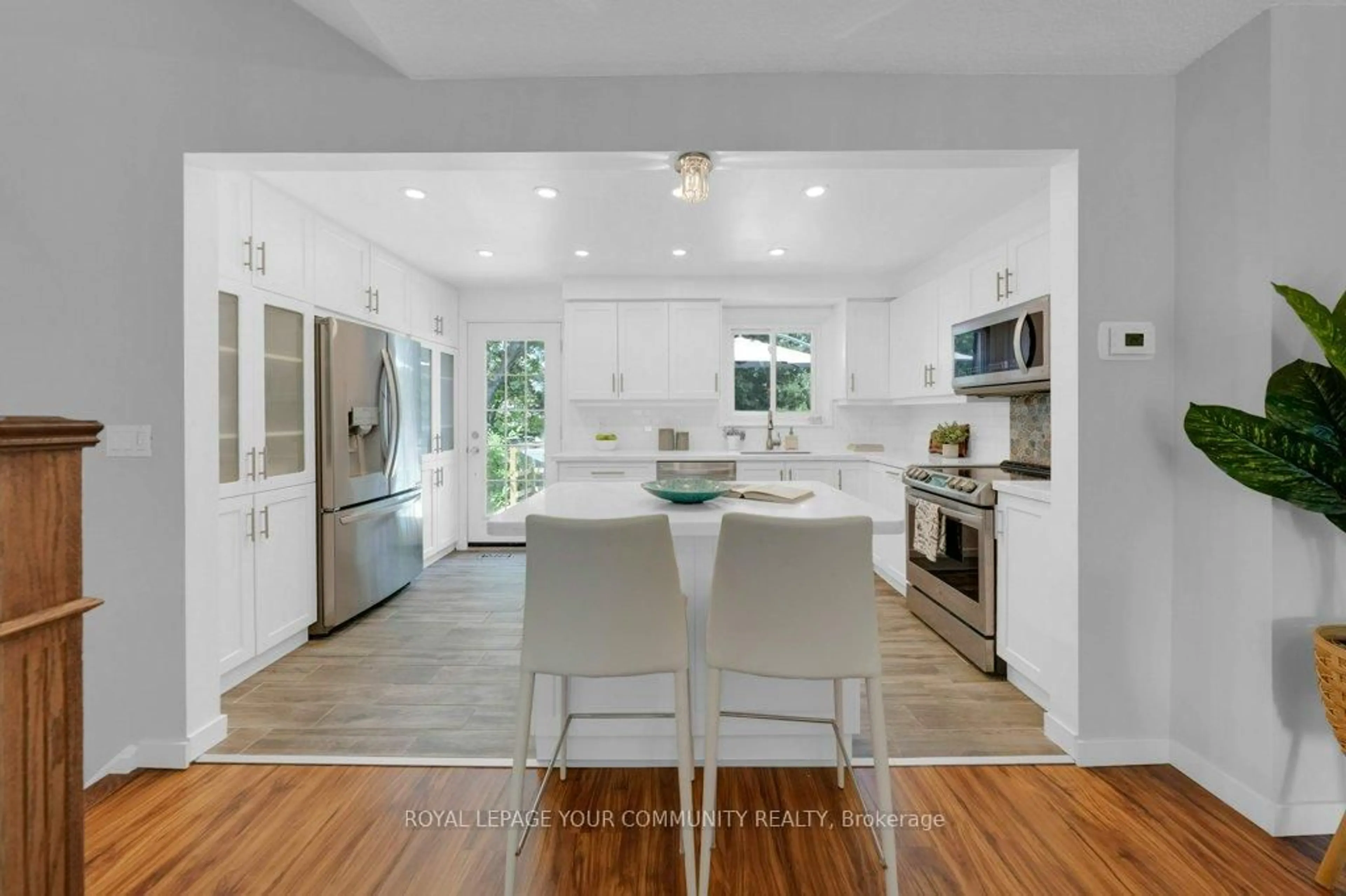 Open concept kitchen, ceramic/tile floor for 36 Dawson St, Whitby Ontario L1N 6C8