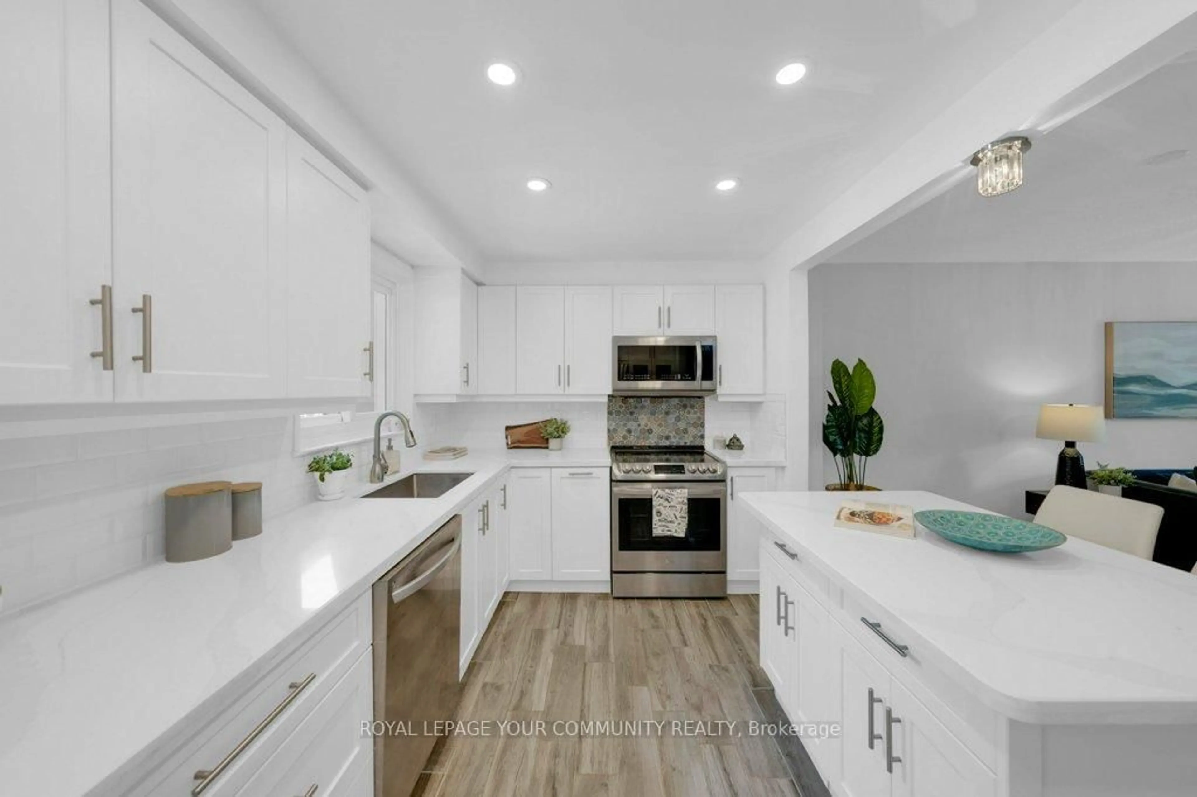 Open concept kitchen, ceramic/tile floor for 36 Dawson St, Whitby Ontario L1N 6C8