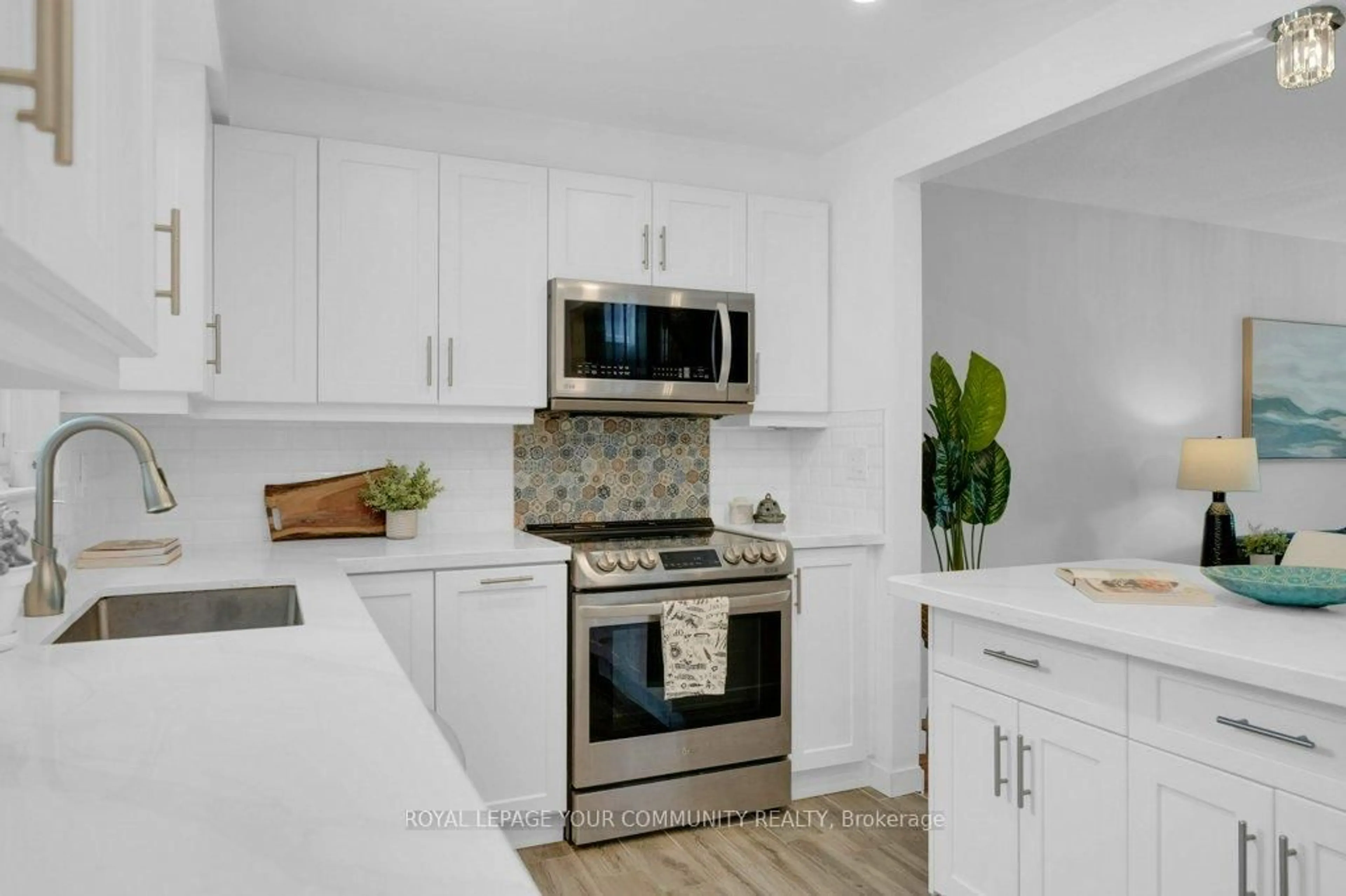 Open concept kitchen, unknown for 36 Dawson St, Whitby Ontario L1N 6C8