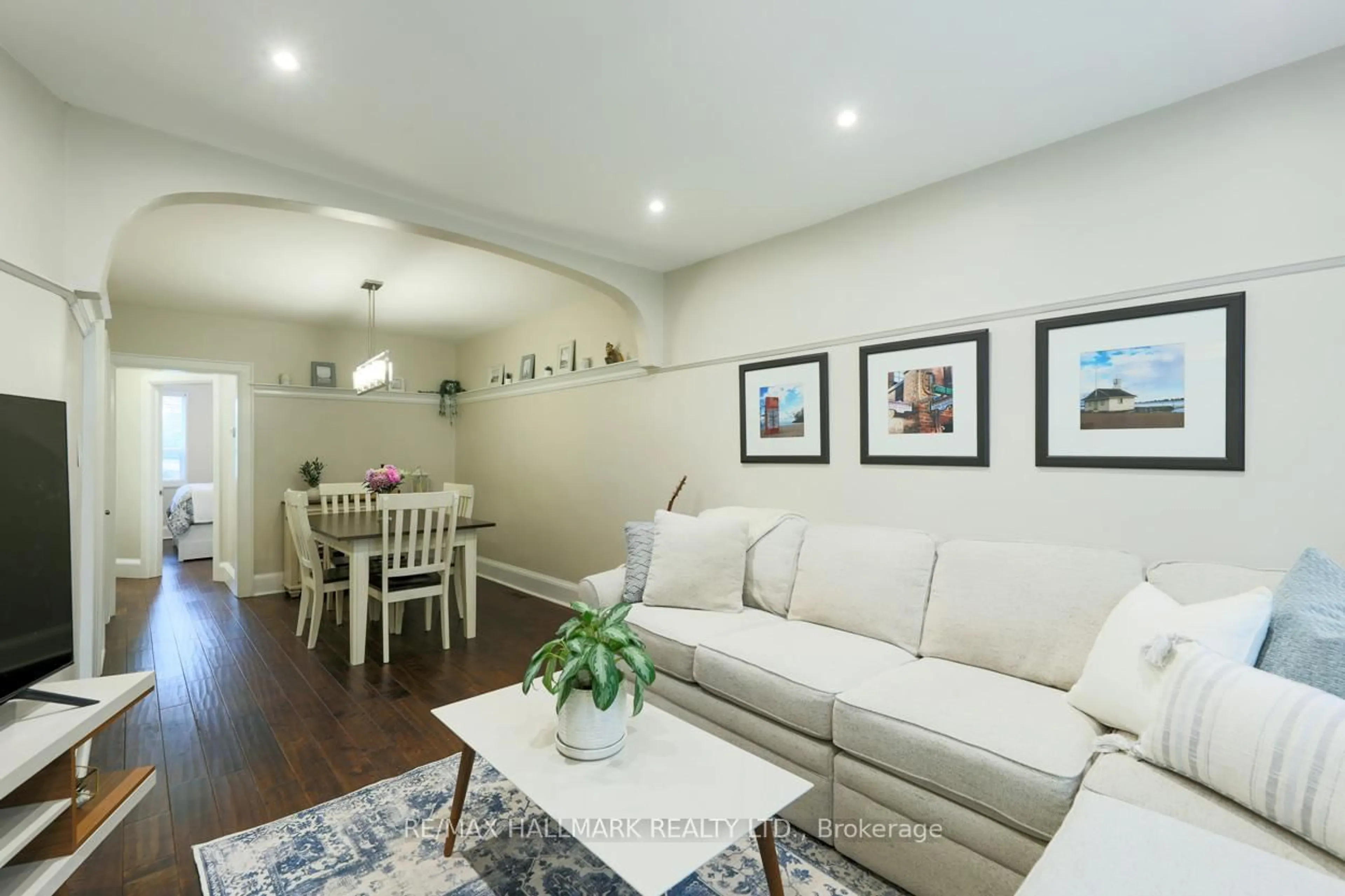 Living room with furniture, wood/laminate floor for 321 Victoria Park Ave, Toronto Ontario M4E 3S7