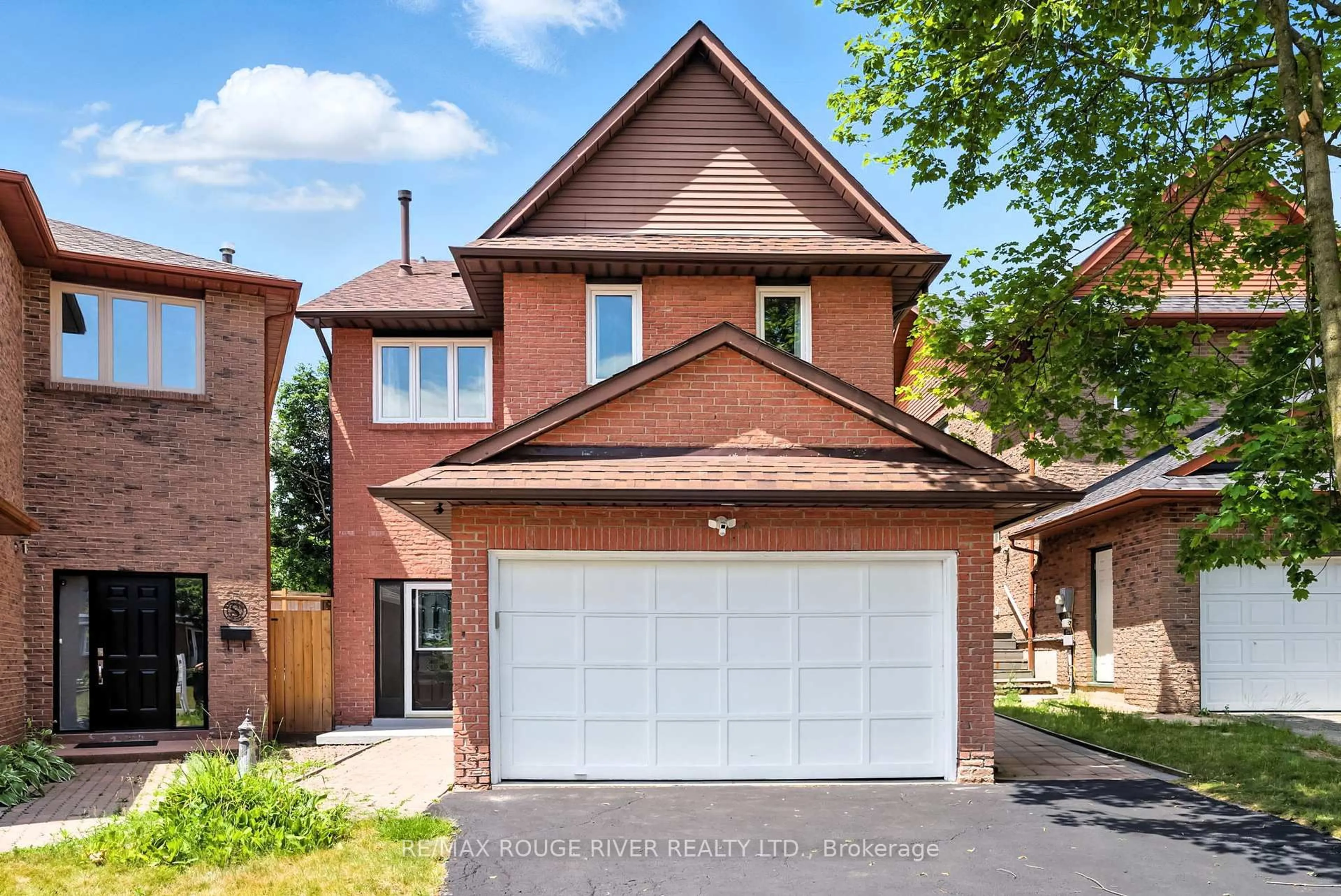 Home with brick exterior material, street for 26 Longfellow Crt, Whitby Ontario L1N 6V7
