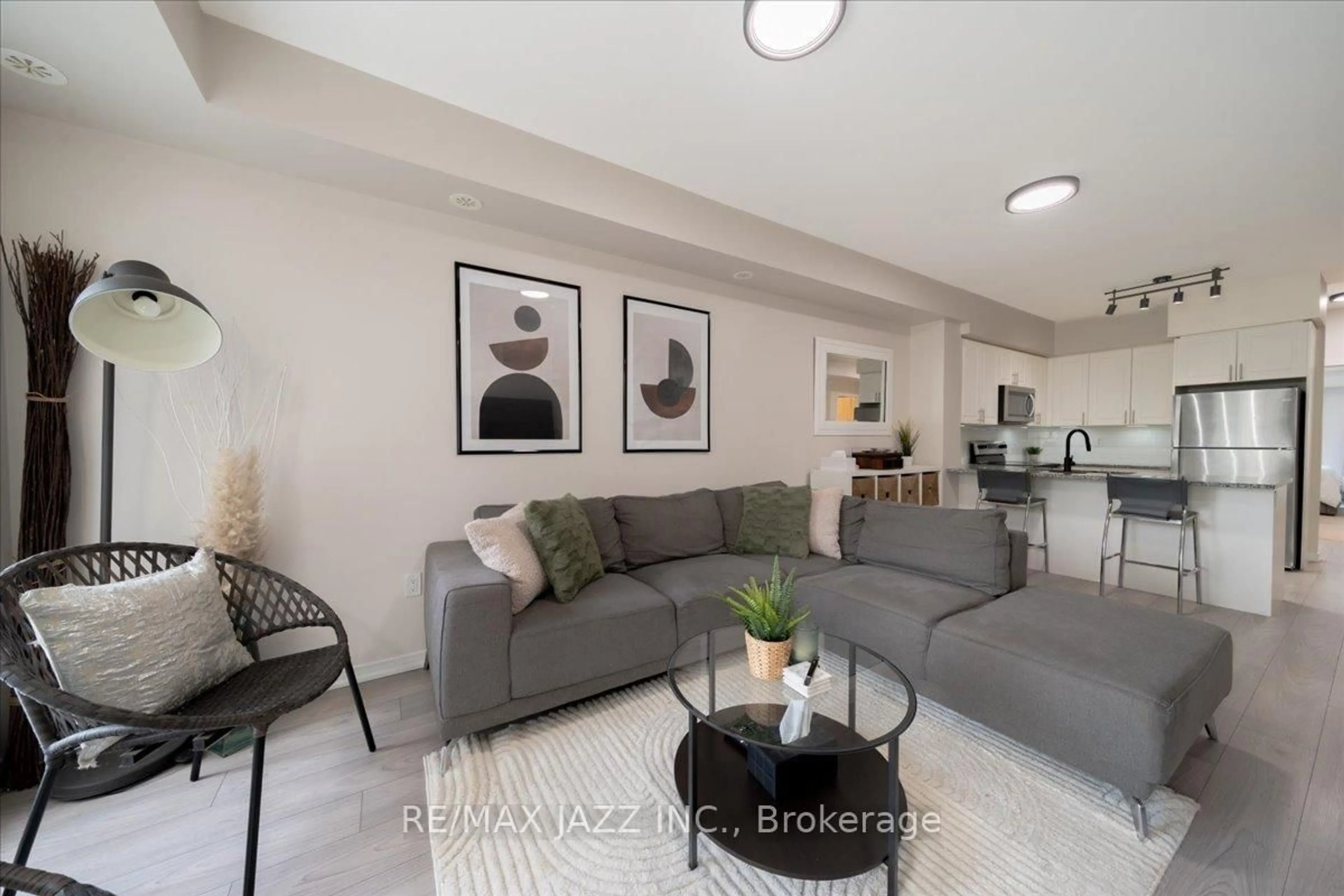 Living room with furniture, unknown for 500 Kingbird Grve #221, Toronto Ontario M1B 0E4