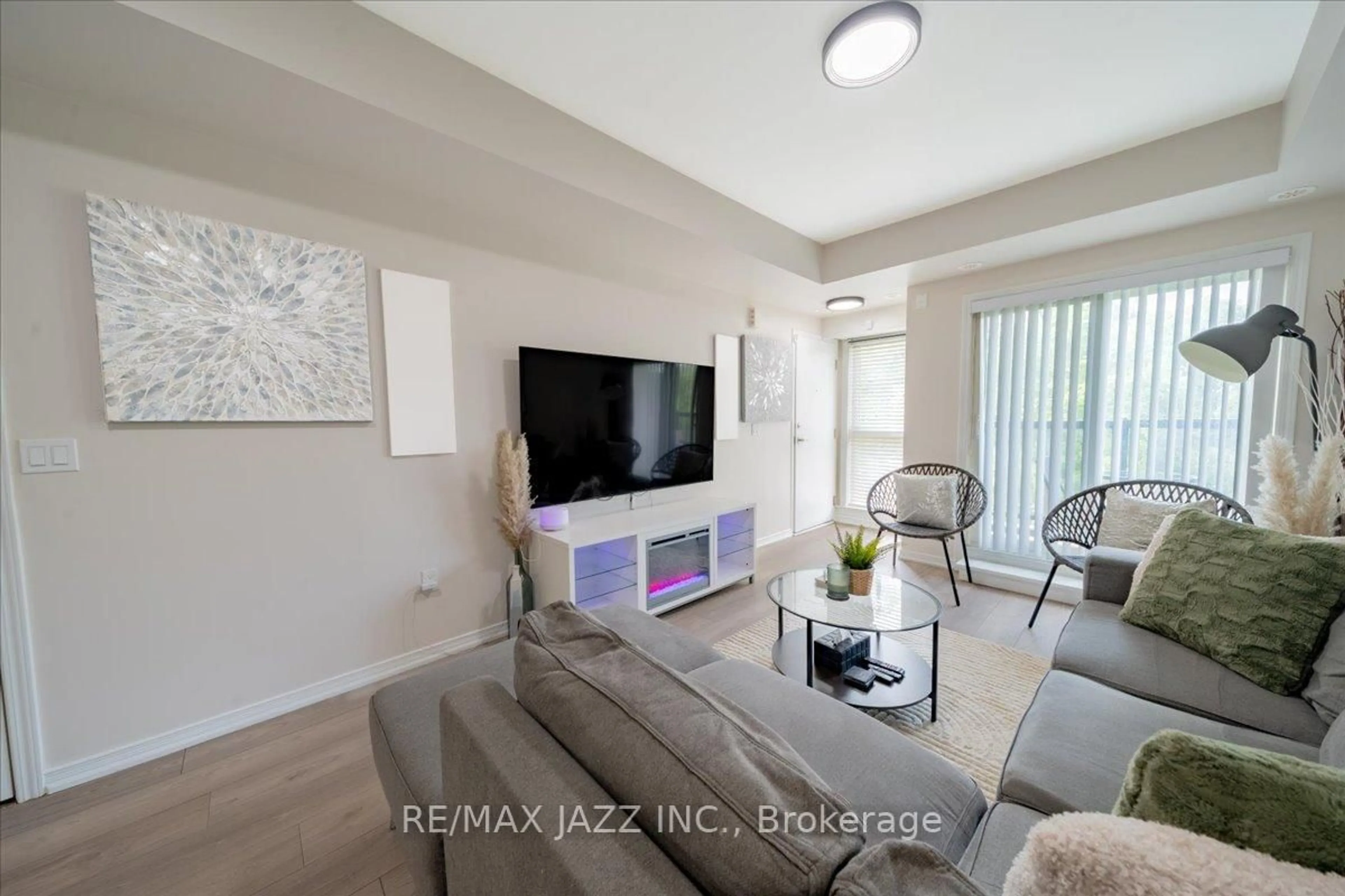 Living room with furniture, unknown for 500 Kingbird Grve #221, Toronto Ontario M1B 0E4